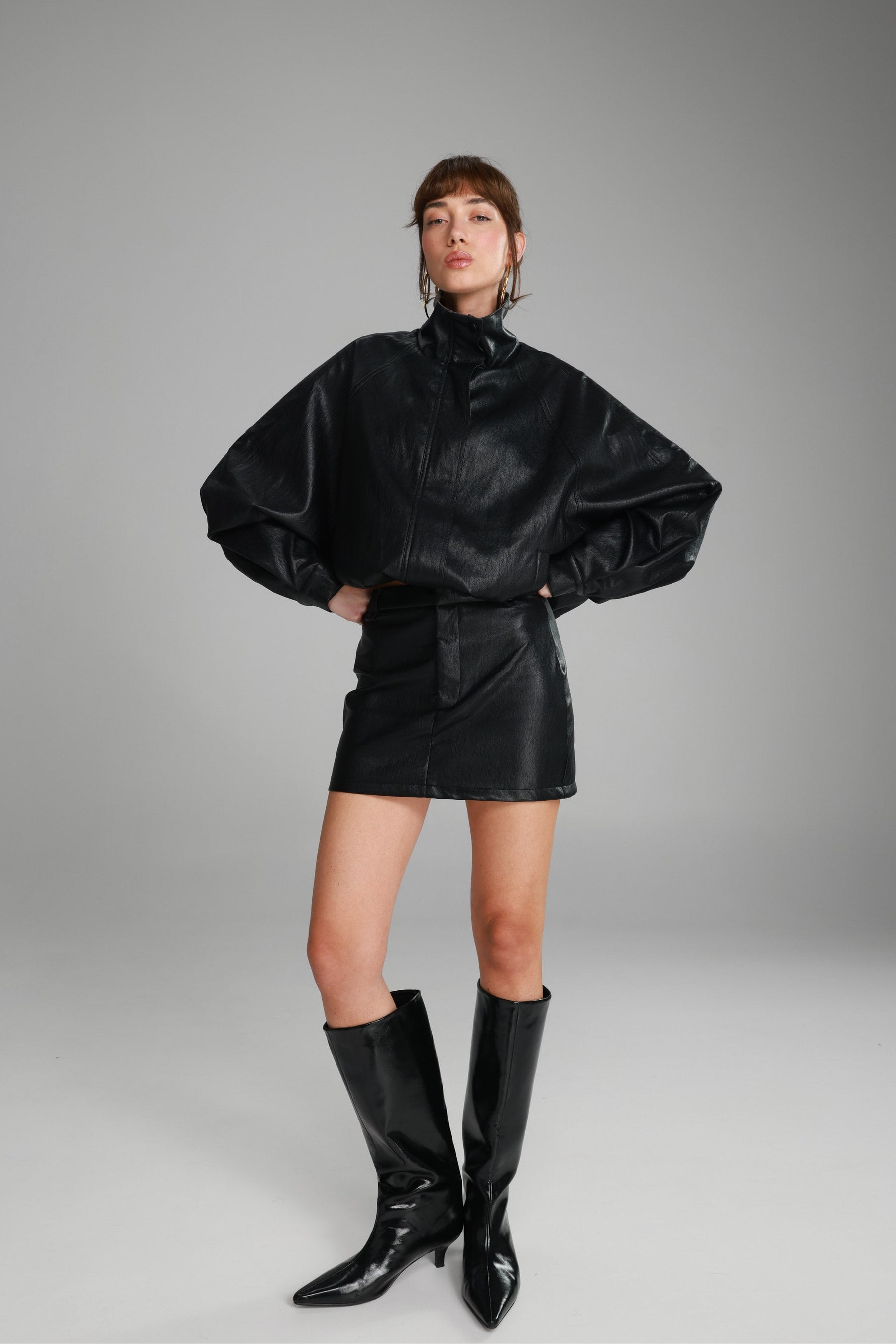 חצאית מיני ג'וליה דמוי עור שחורה