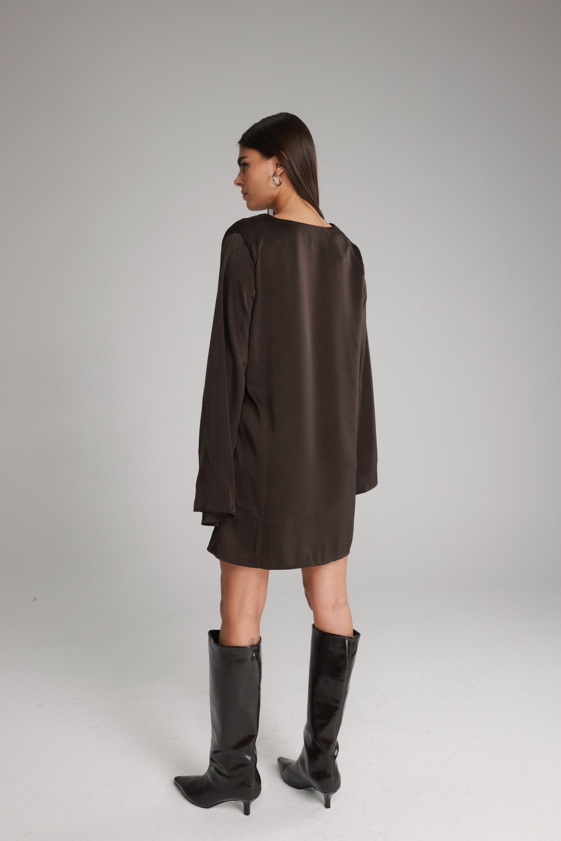 שמלת אניה חום כהה