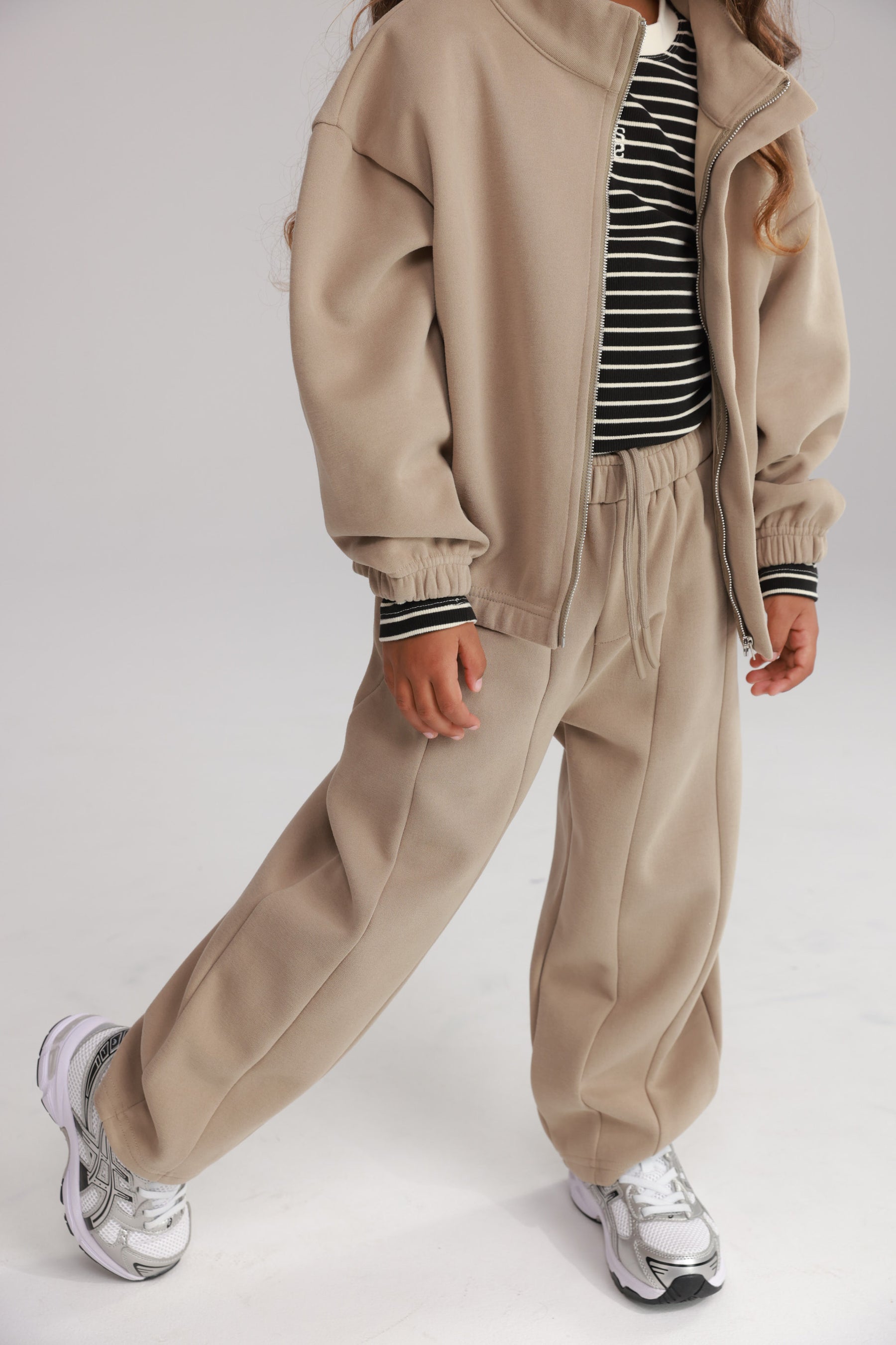 חליפת אינס חאקי