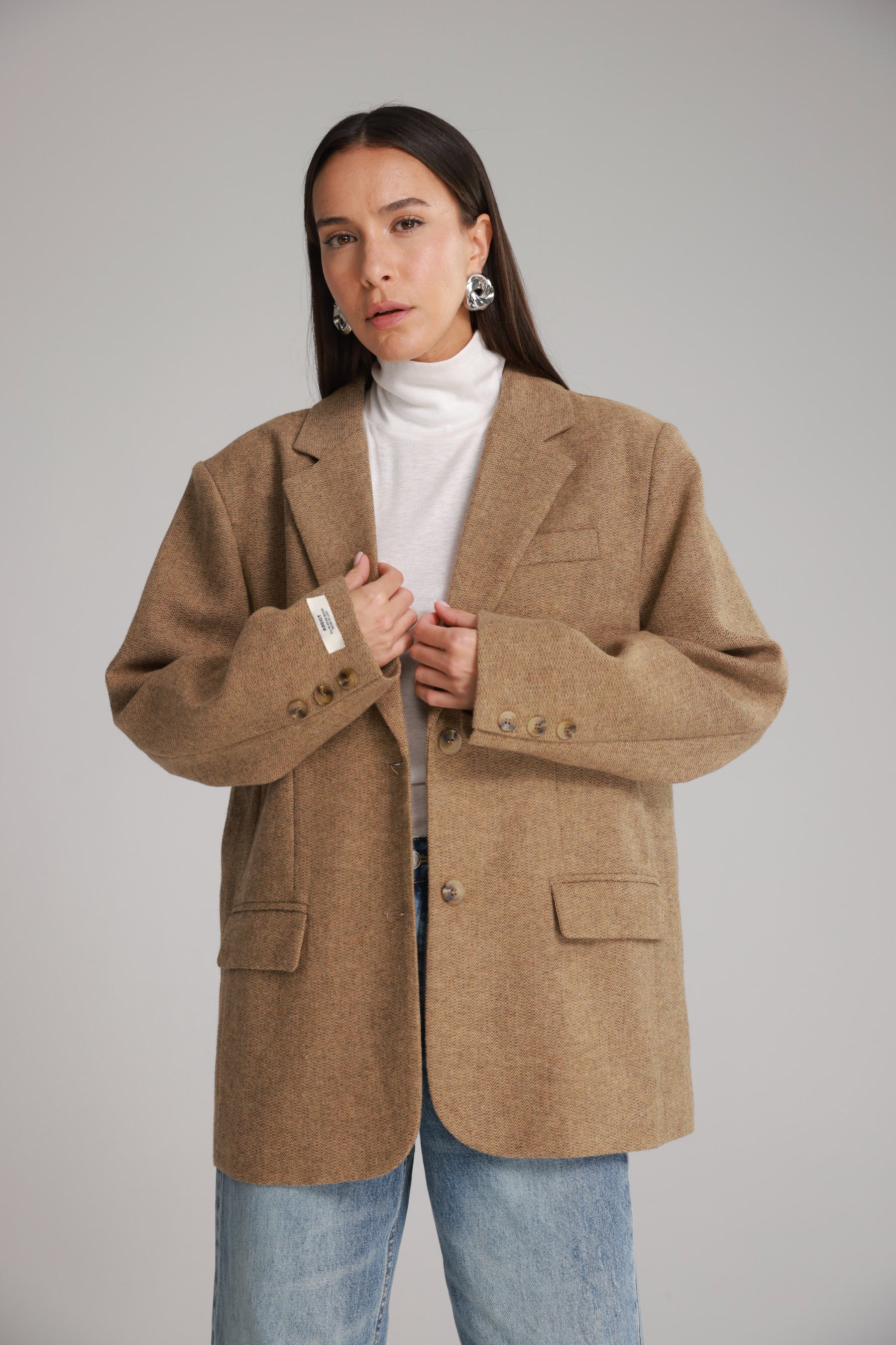 בלייזר אדריאנה חום בהיר