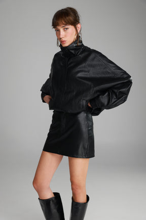 חצאית מיני ג'וליה דמוי עור שחורה