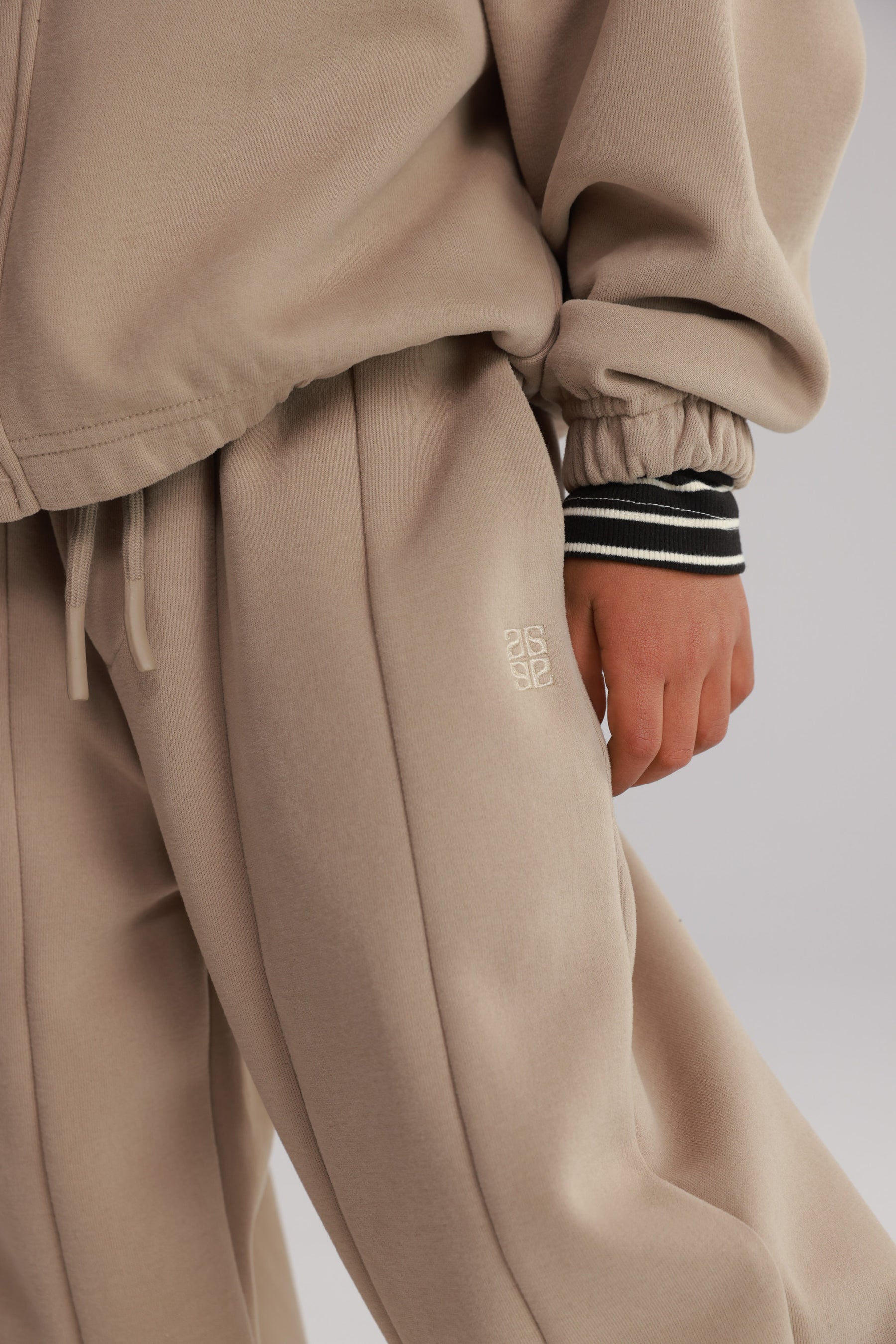 חליפת אינס חאקי