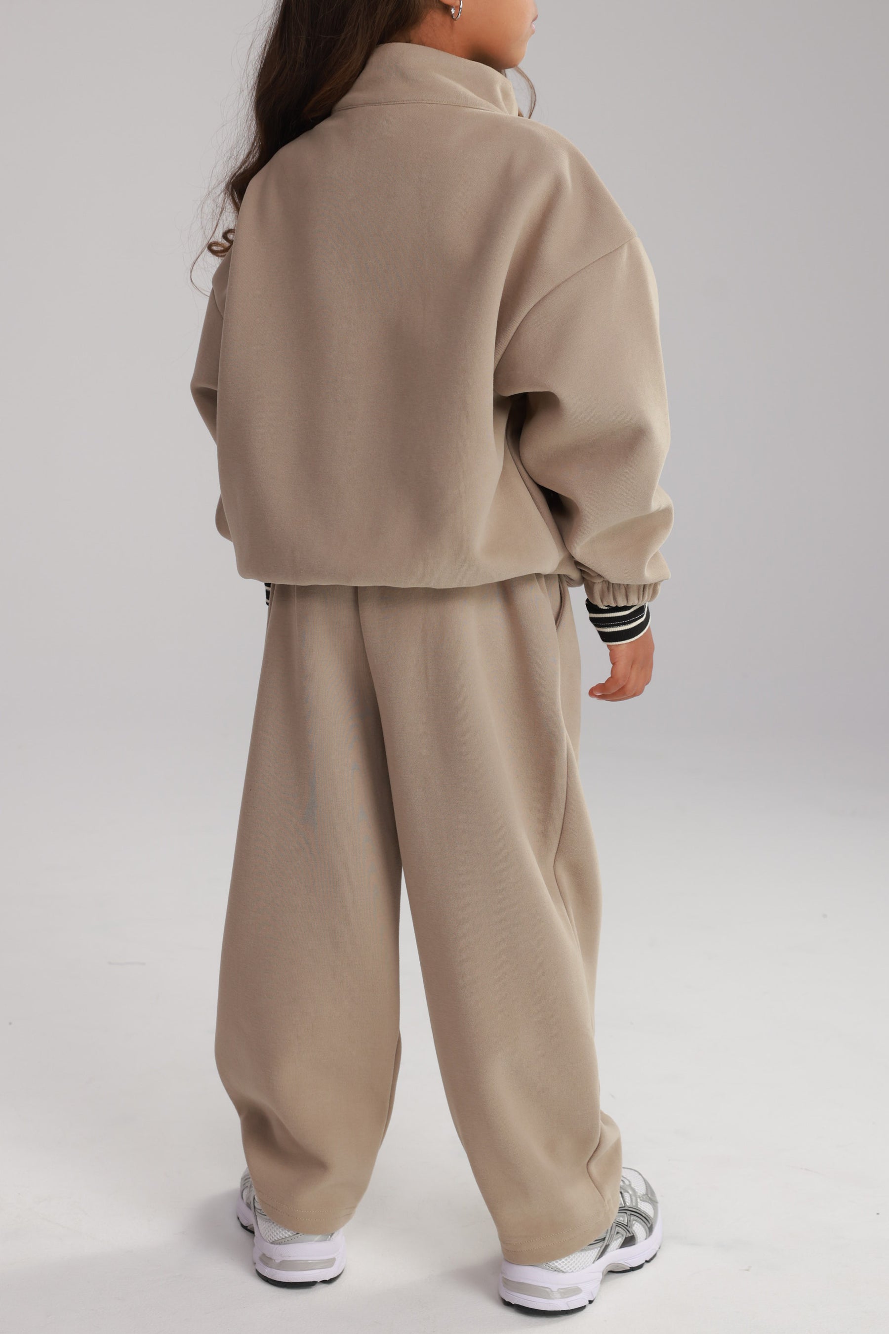 חליפת אינס חאקי