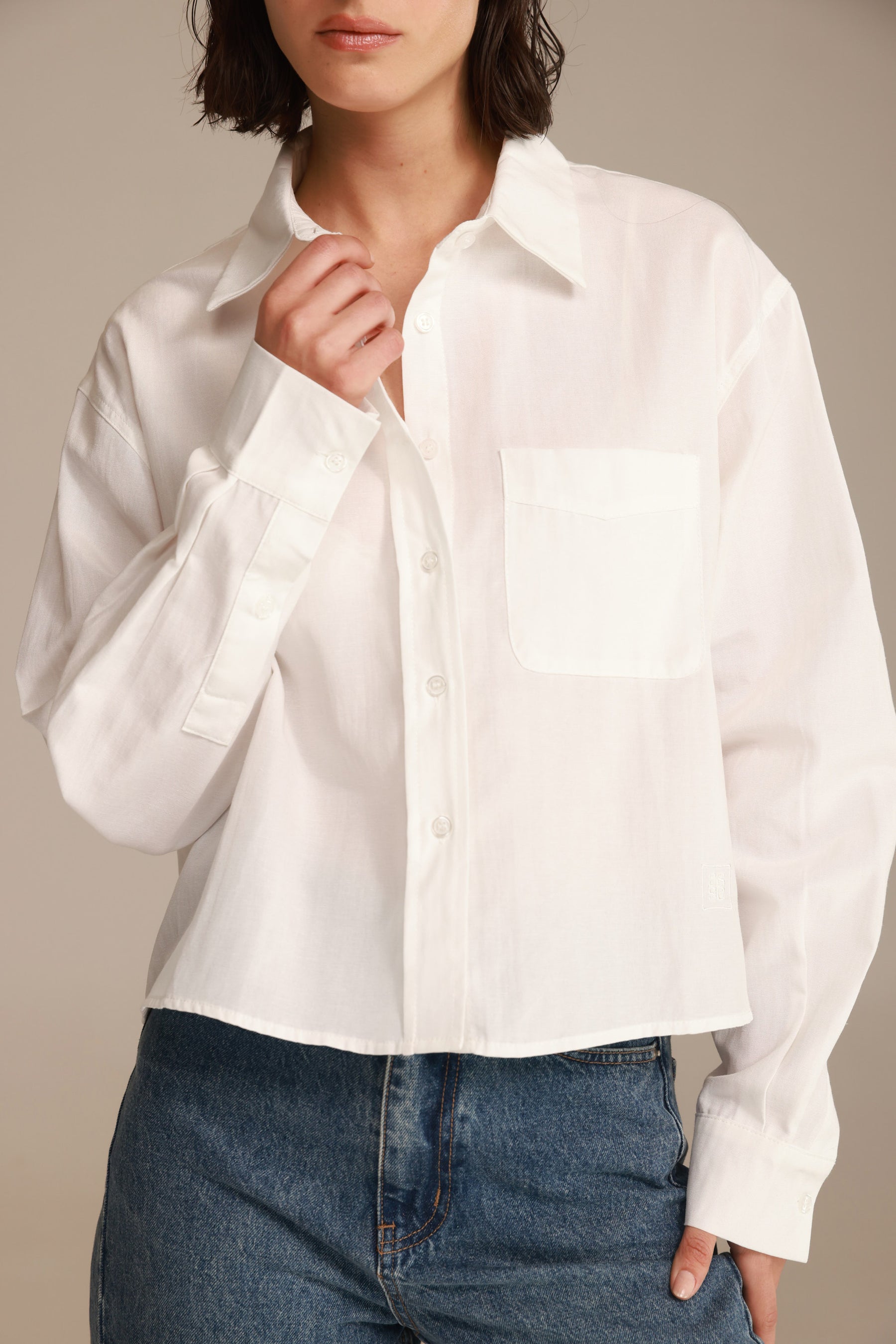 חולצת סילבר מכופתרת לבנה