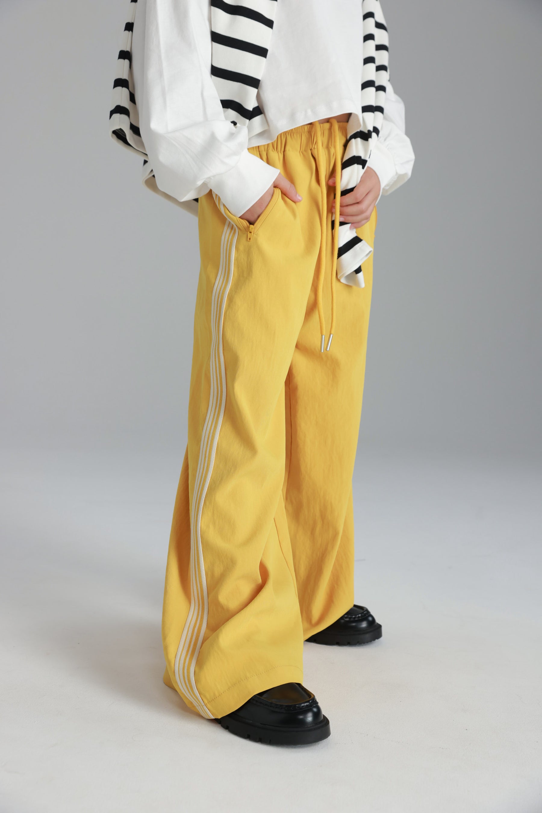 מכנסי ונסה צהובים