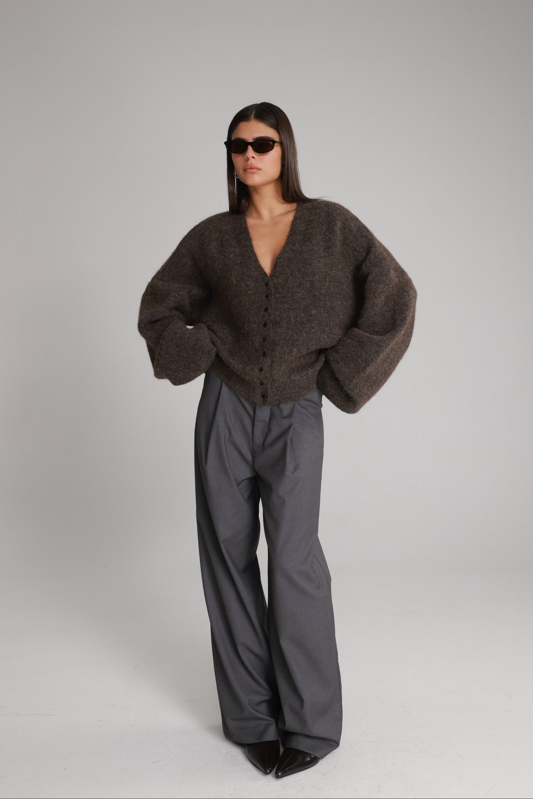 סוודר שרלוט חום כהה