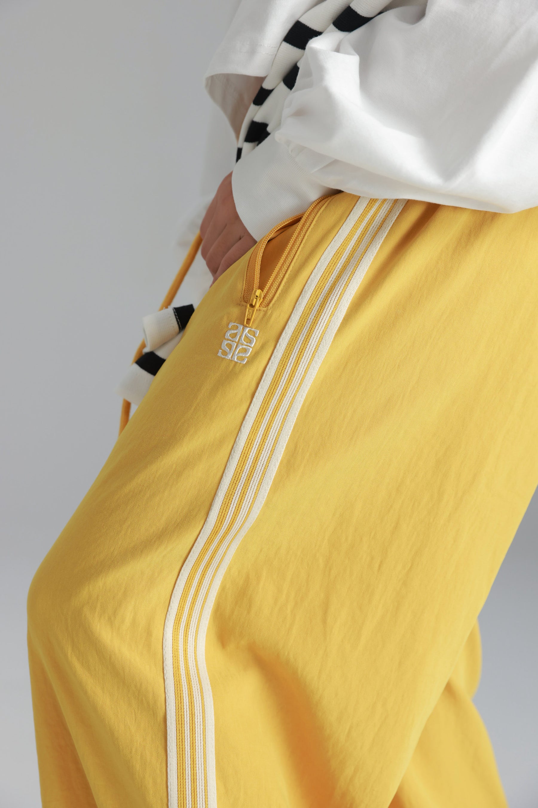 מכנסי ונסה צהובים