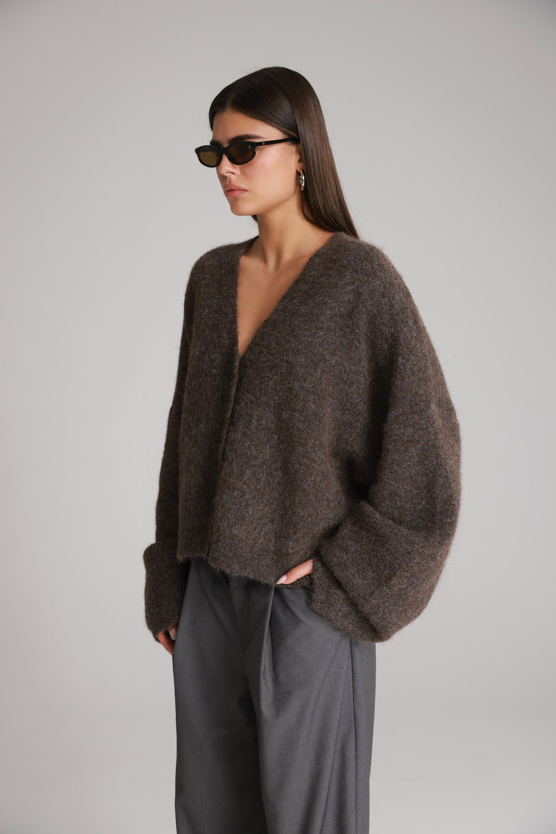 סוודר שרלוט חום כהה