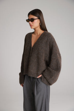 סוודר שרלוט חום כהה