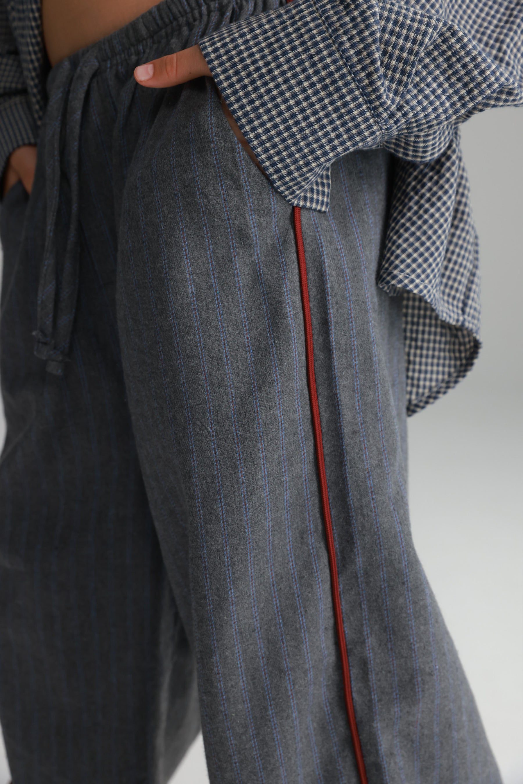 מכנסי אשלי אפורים