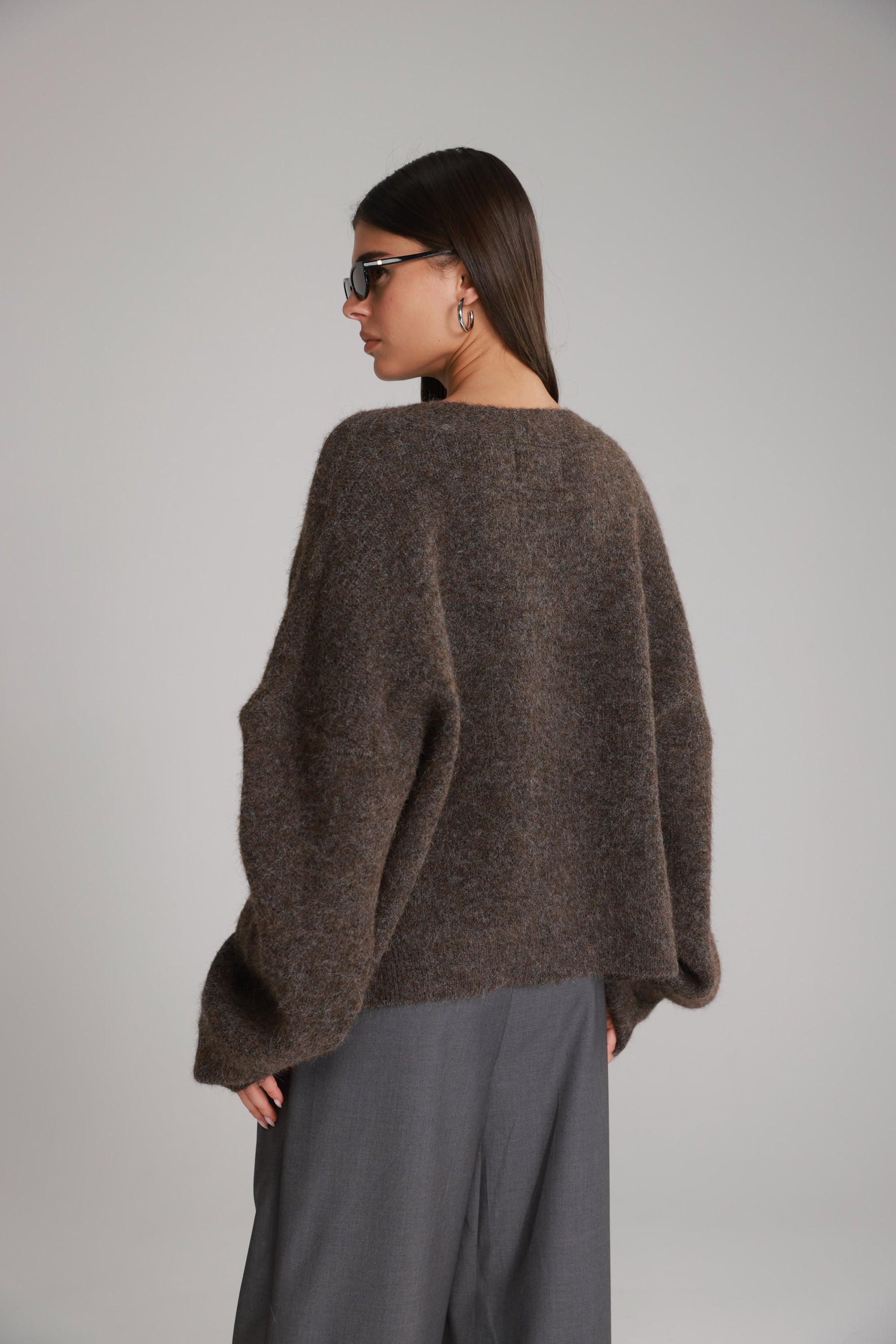 סוודר שרלוט חום כהה