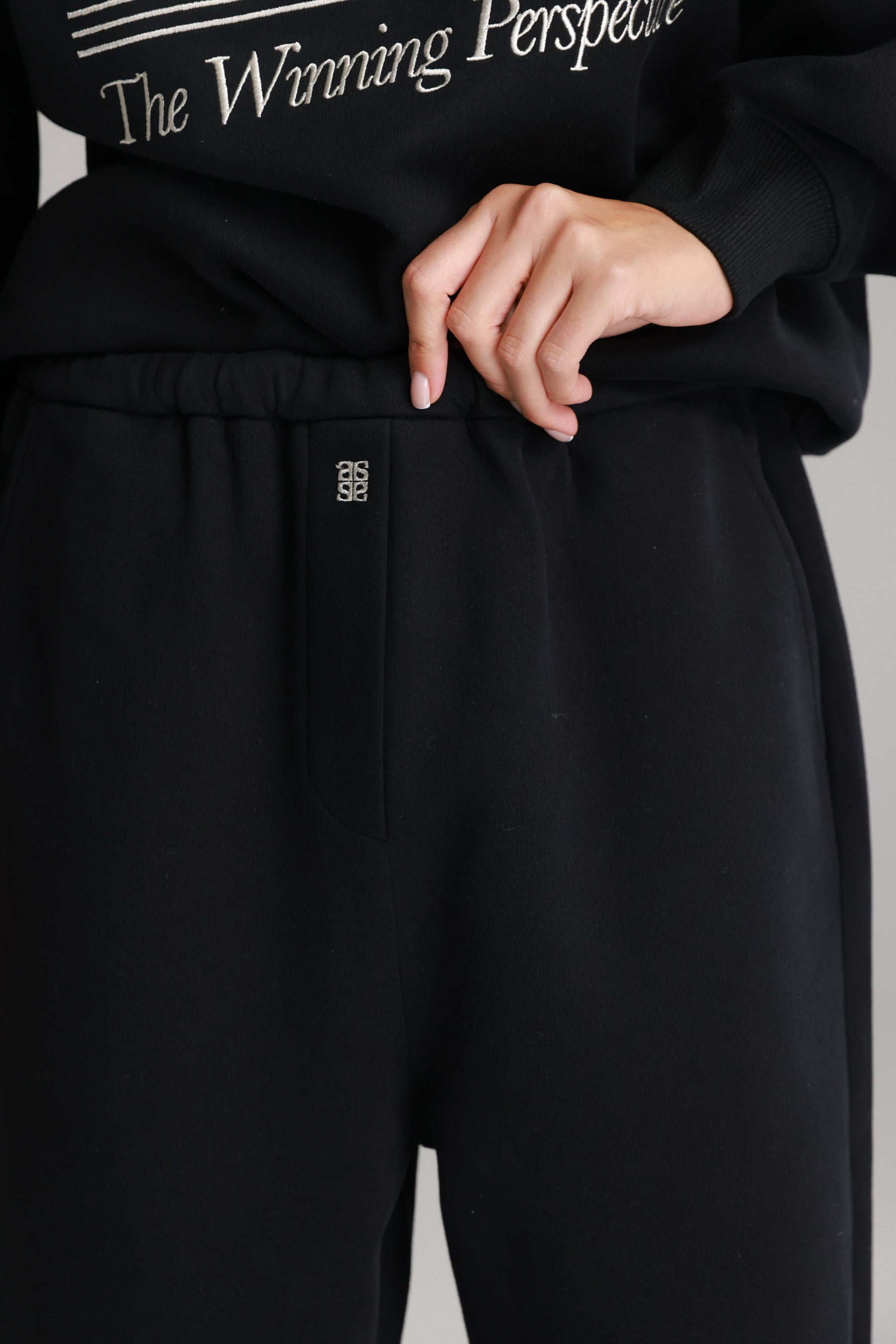 חליפת סאן שחורה