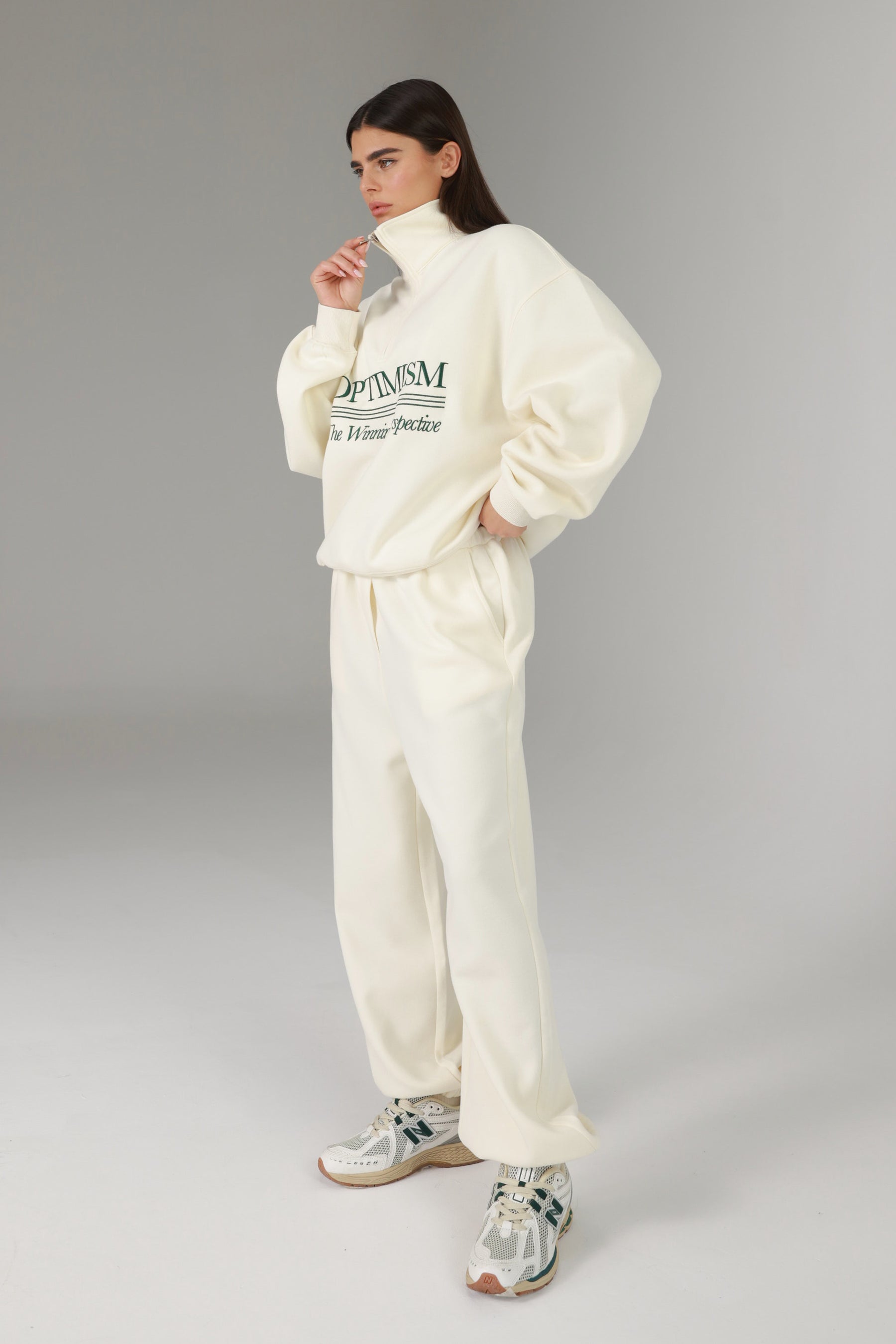 חליפת סאן שמנת