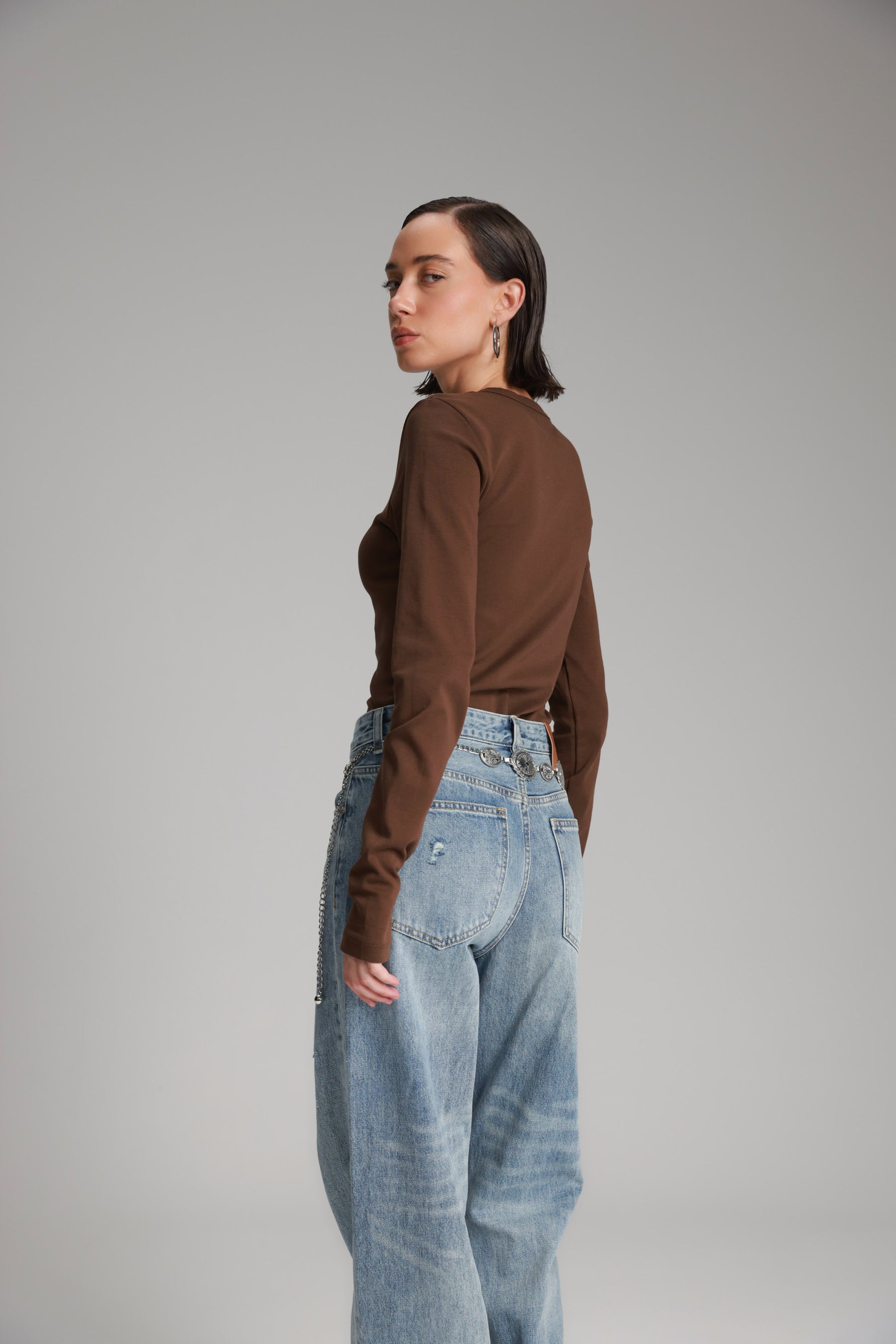 חולצת אולינה חום כהה