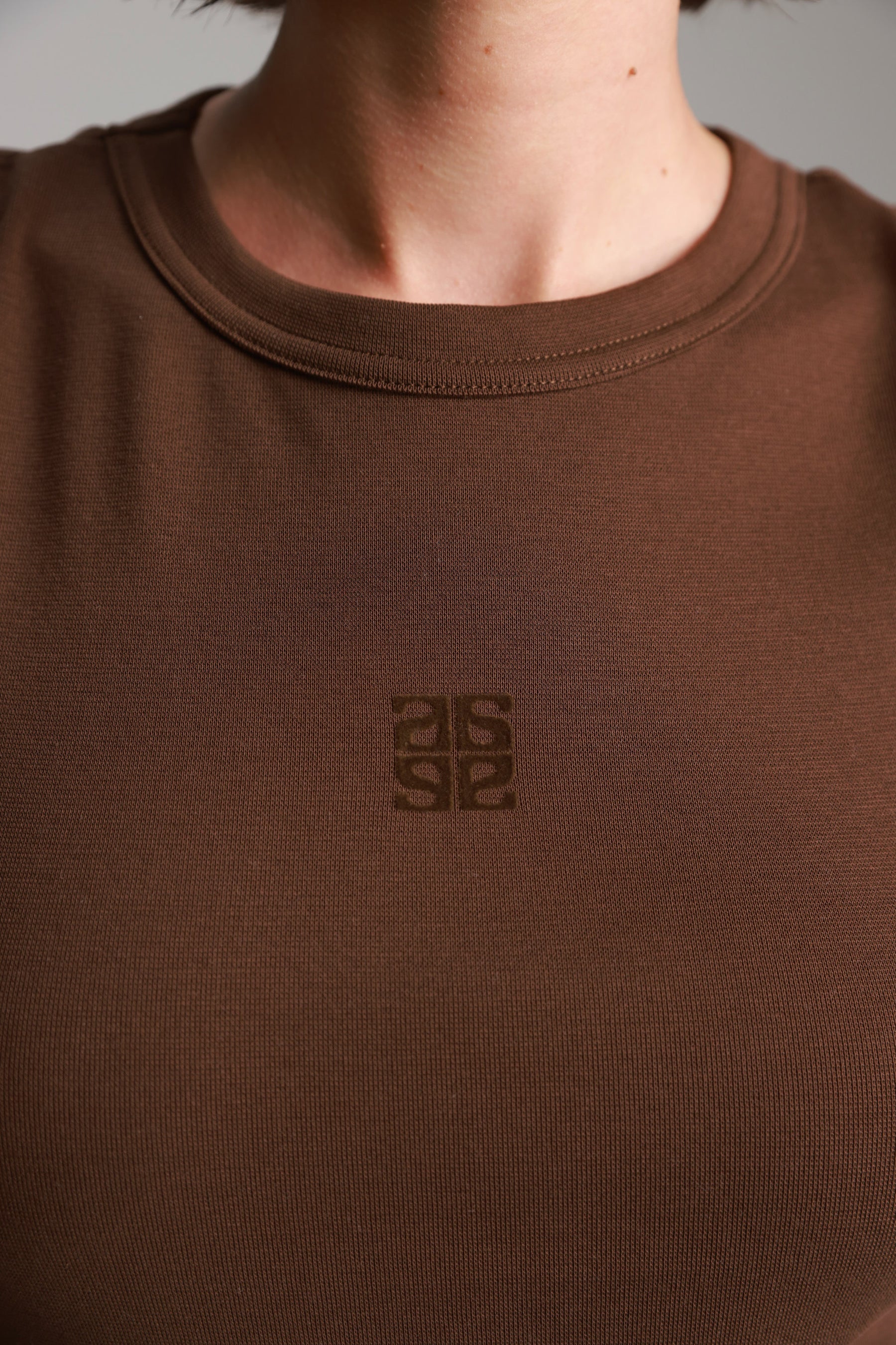 חולצת אולינה חום כהה