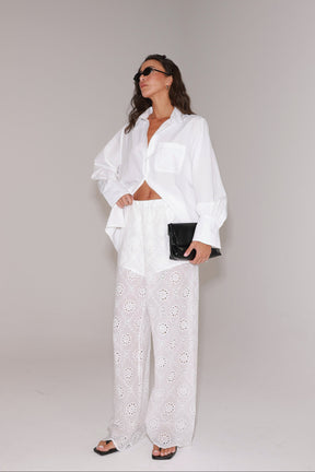 חולצת קלואי מכופתרת לבנה