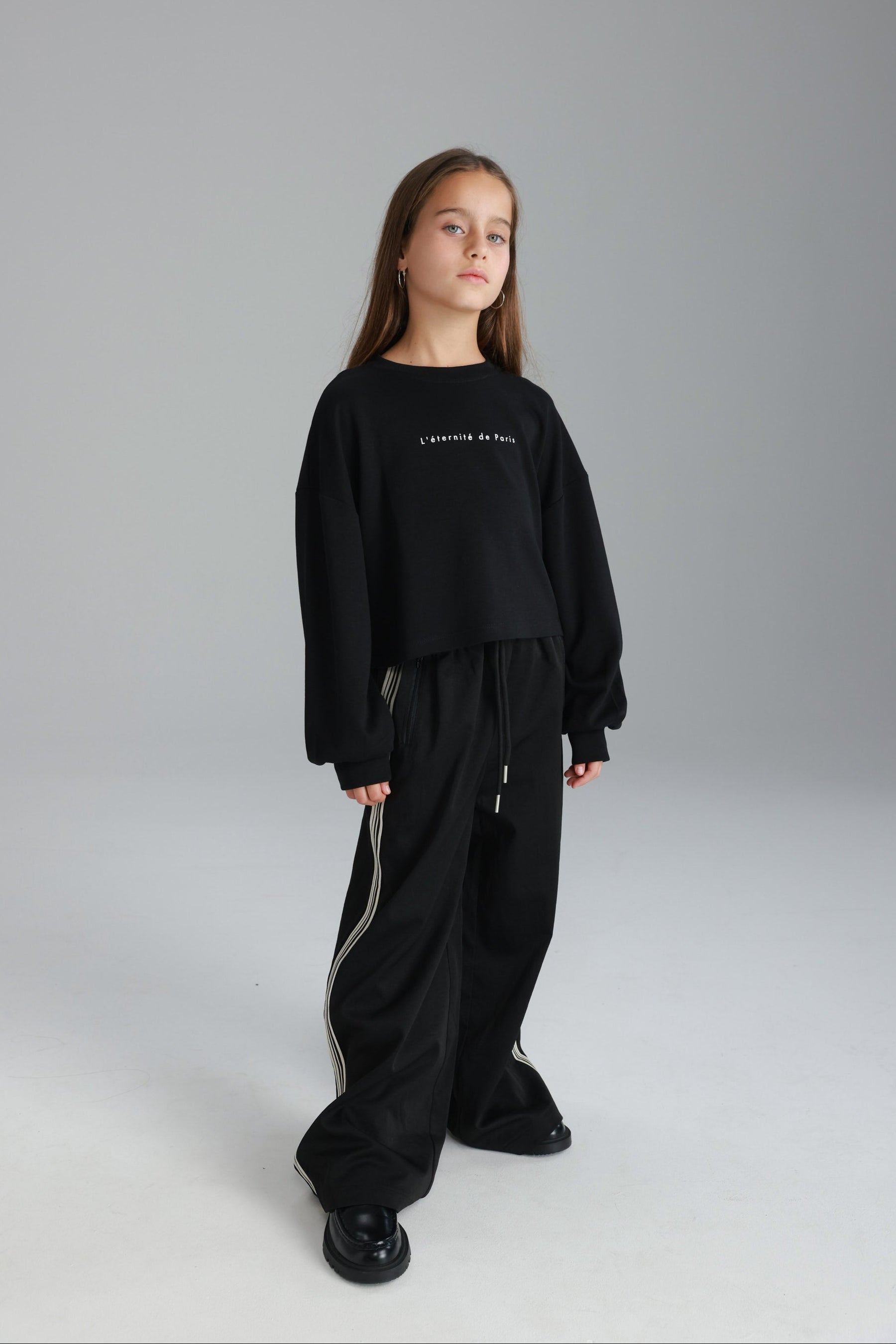 חולצת אינה שחורה