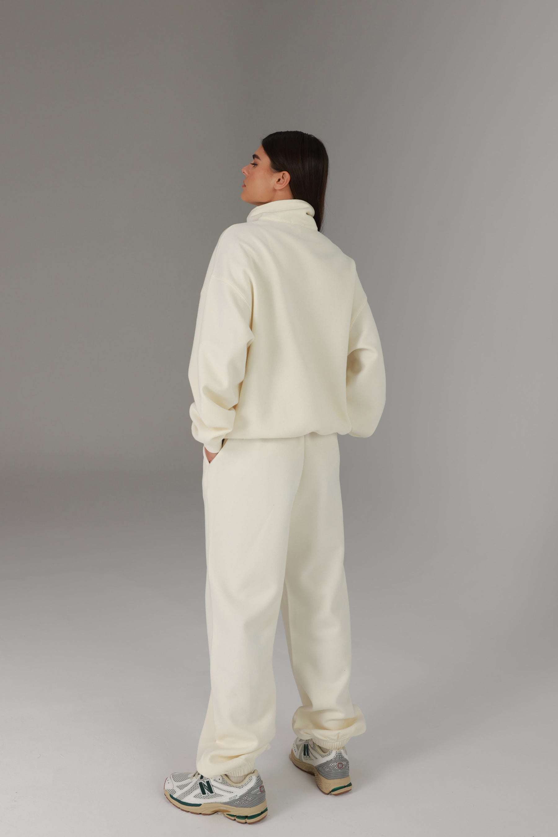 חליפת סאן שמנת