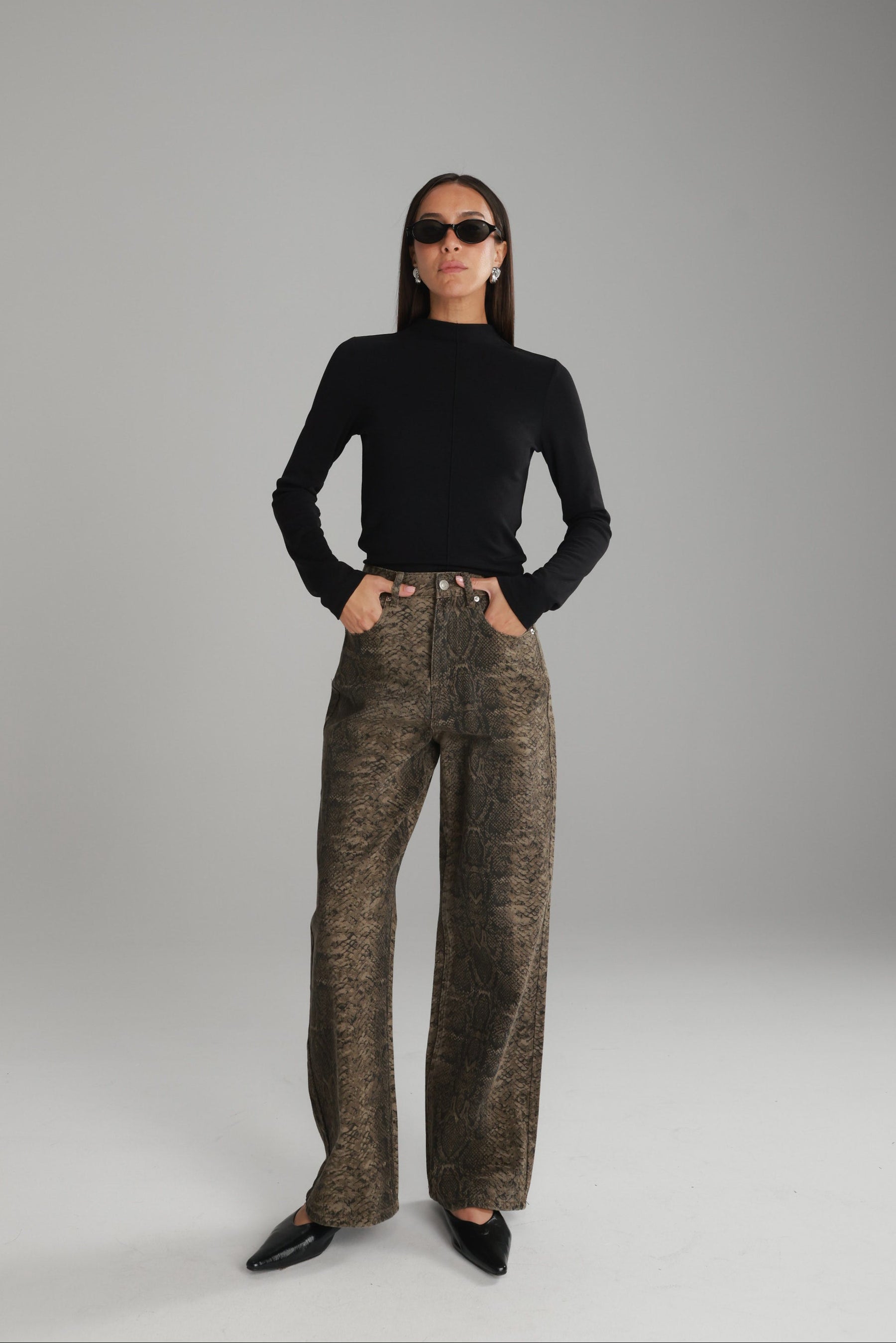 חולצת קרוליין שחורה