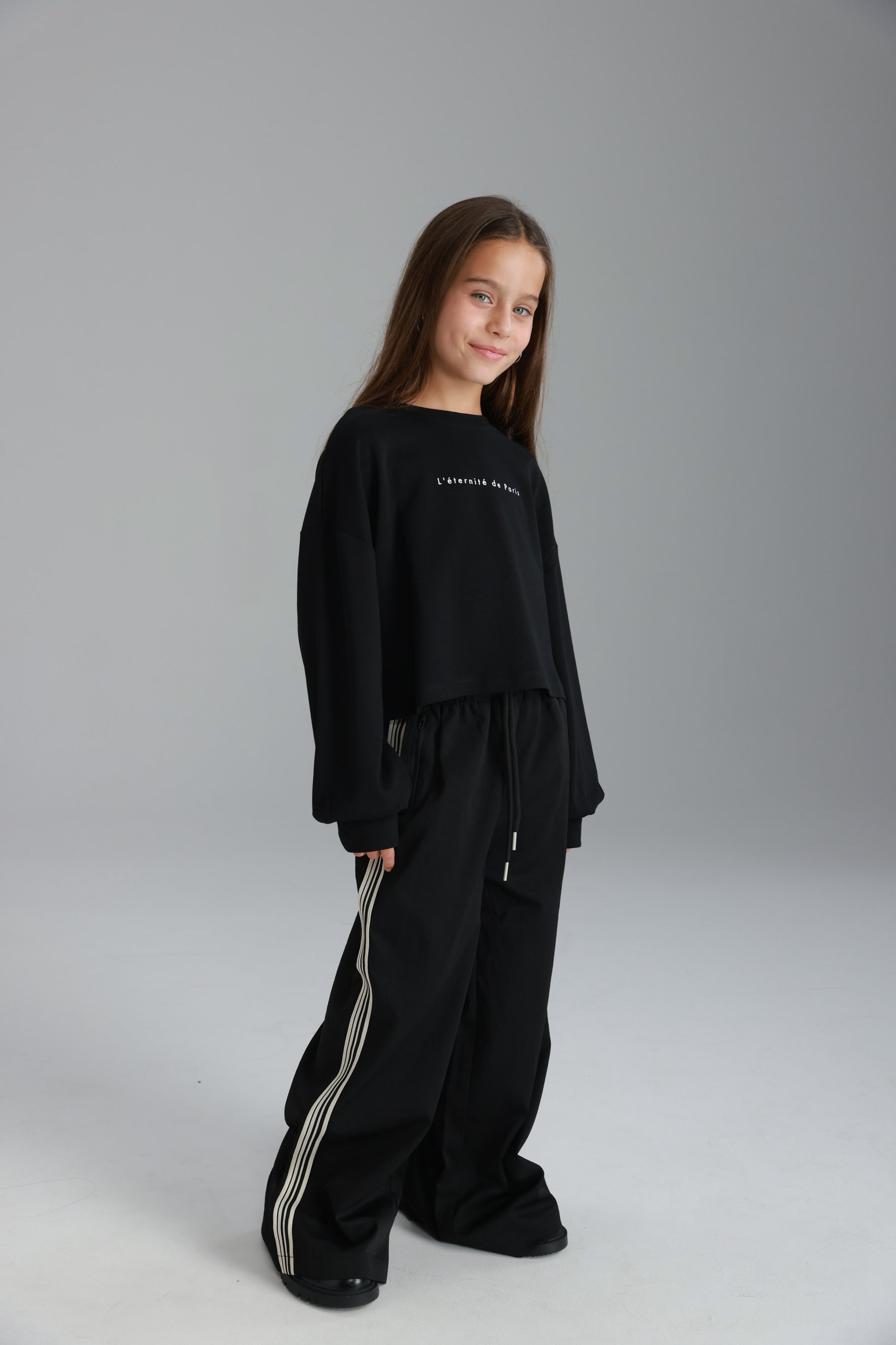 חולצת אינה שחורה