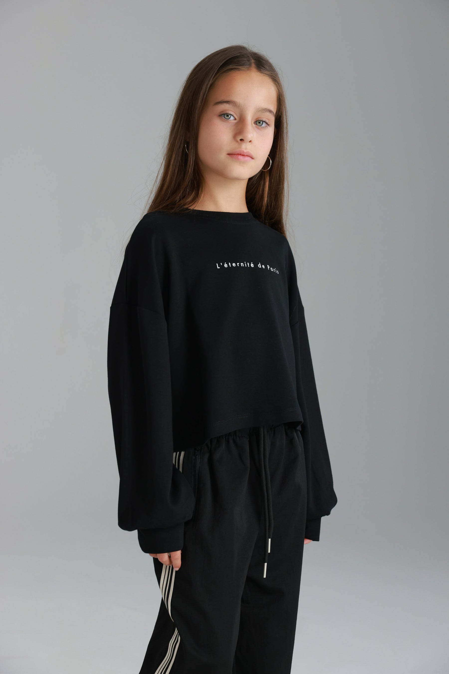 חולצת אינה שחורה