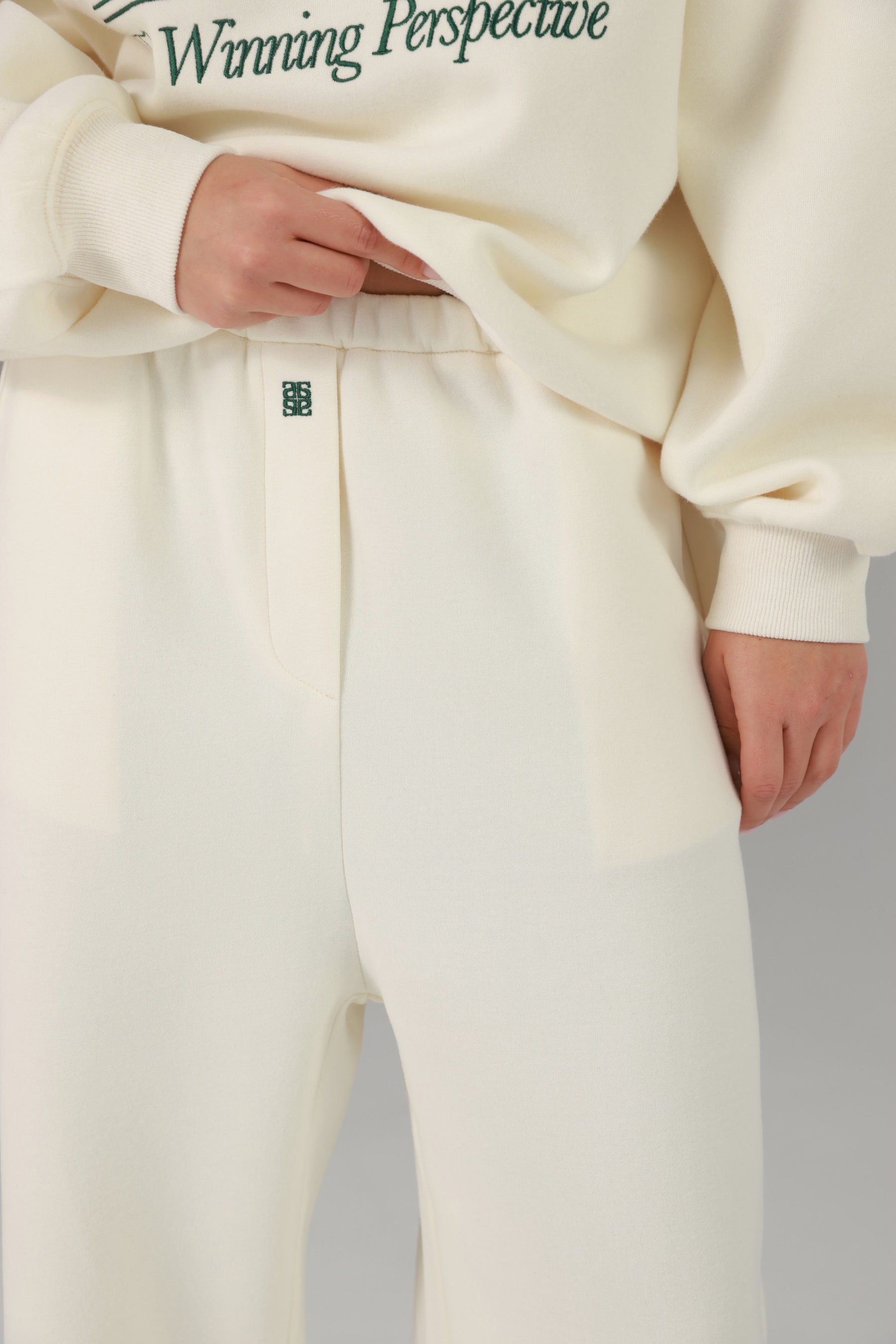 חליפת סאן שמנת