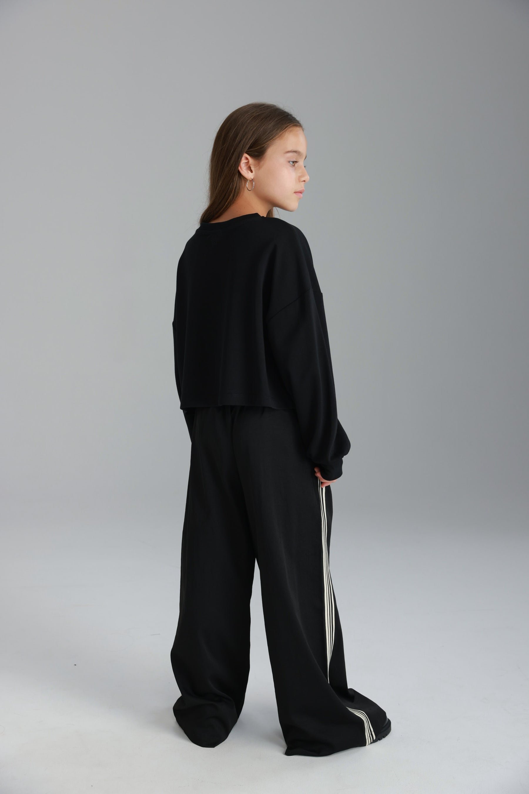 חולצת אינה שחורה