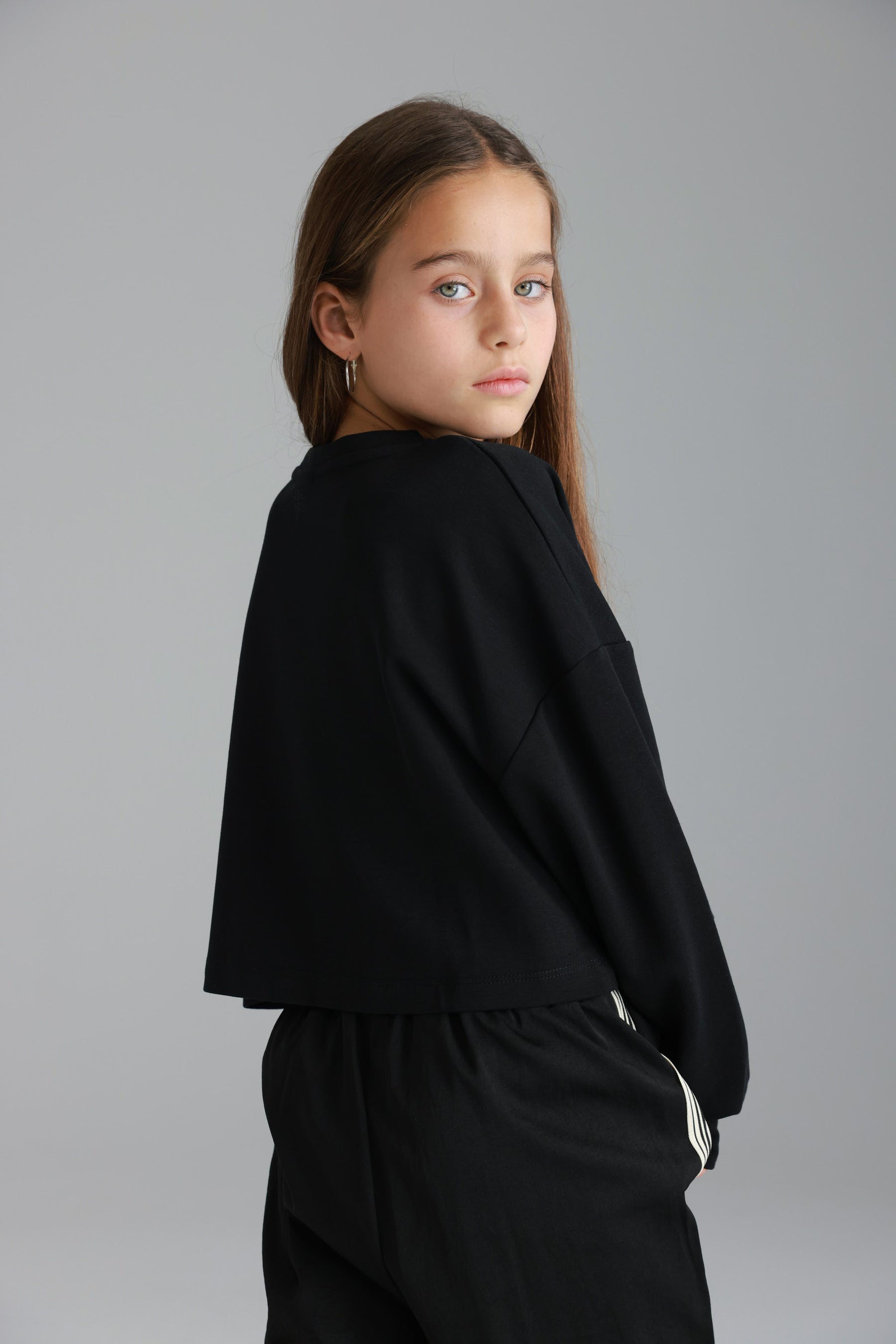 חולצת אינה שחורה