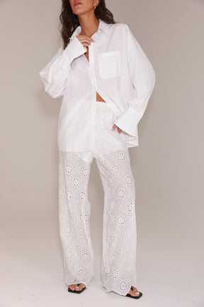 חולצת קלואי מכופתרת לבנה