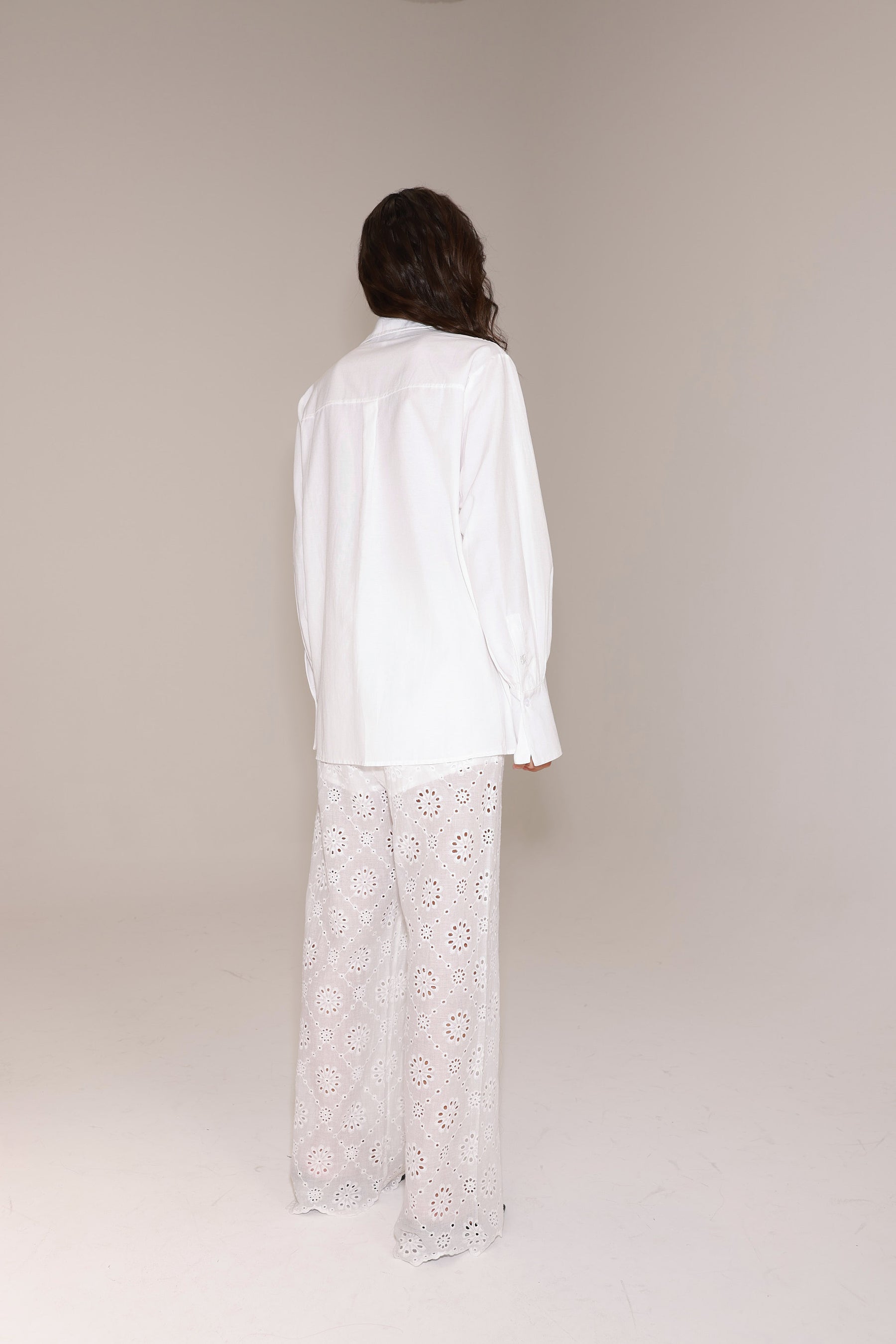 חולצת קלואי מכופתרת לבנה