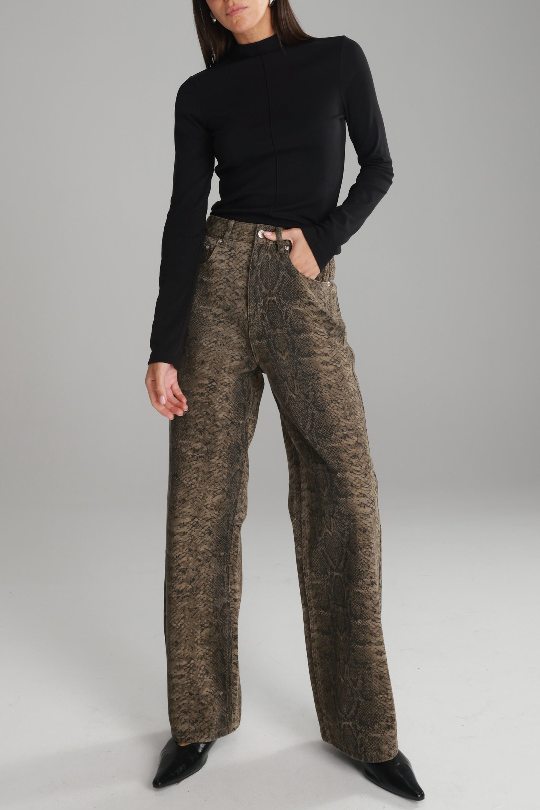 ג'ינס מארק מנוחש