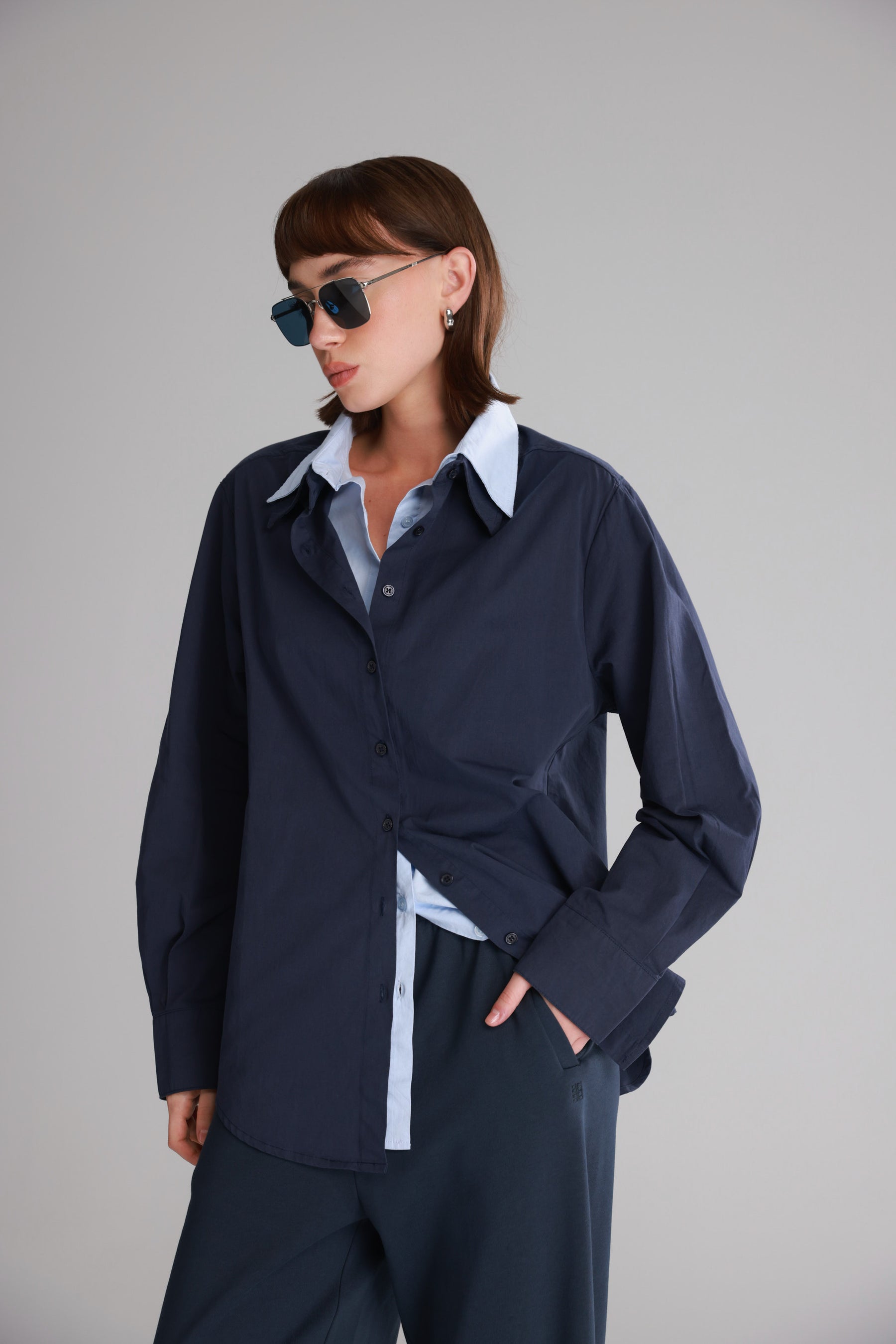 חולצת הנרי מכופתרת נייבי