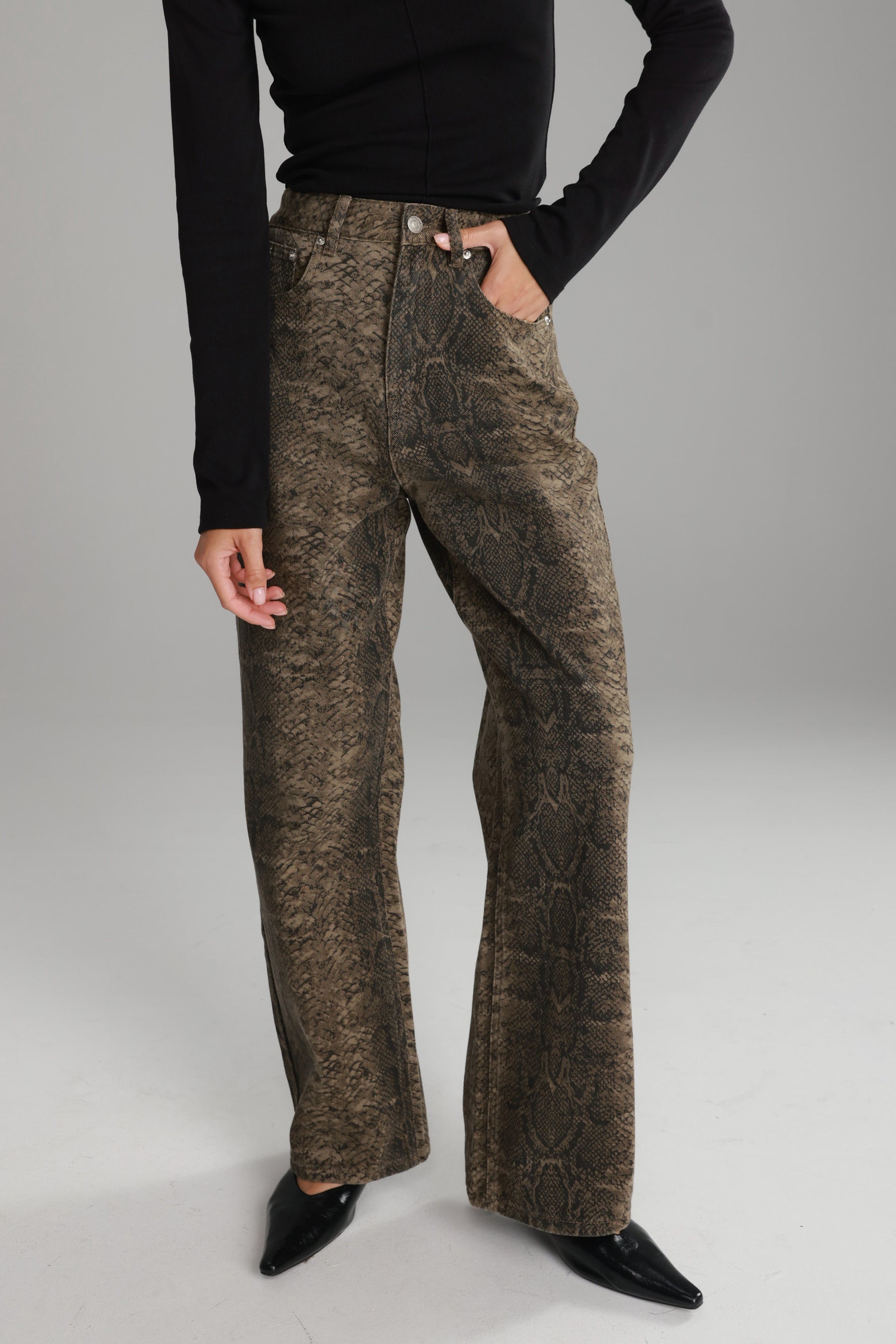 ג'ינס מארק מנוחש