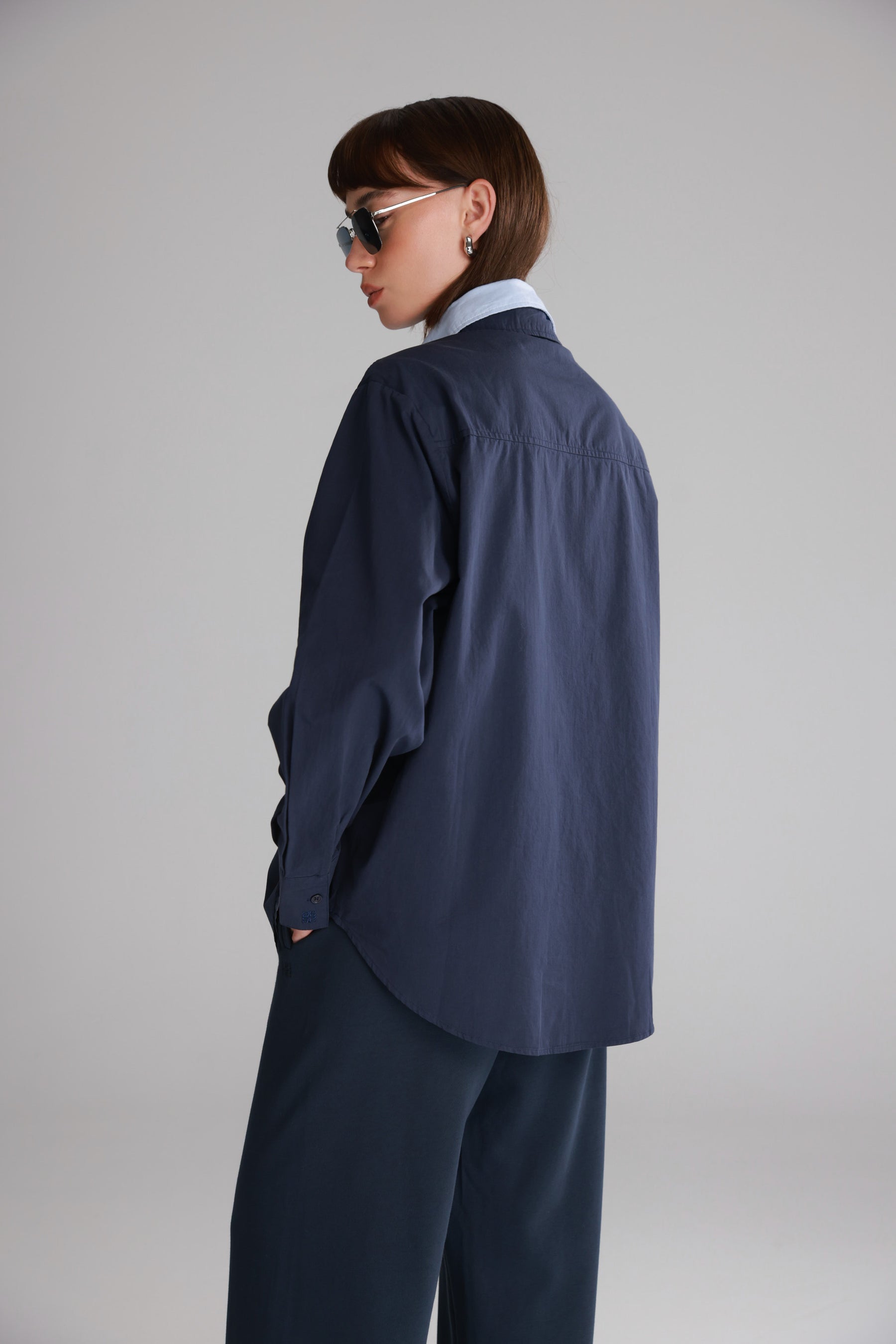 חולצת הנרי מכופתרת נייבי