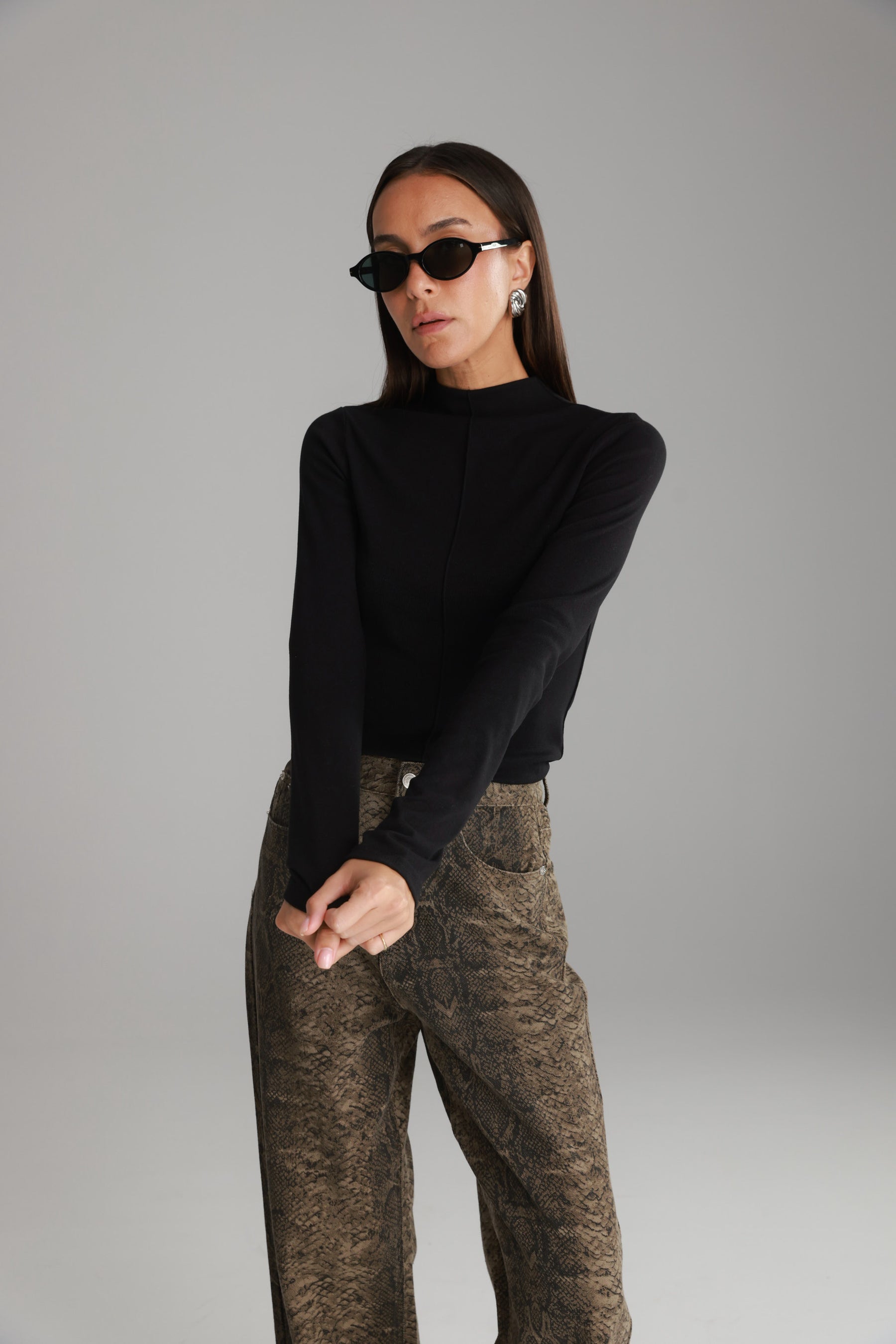 חולצת קרוליין שחורה