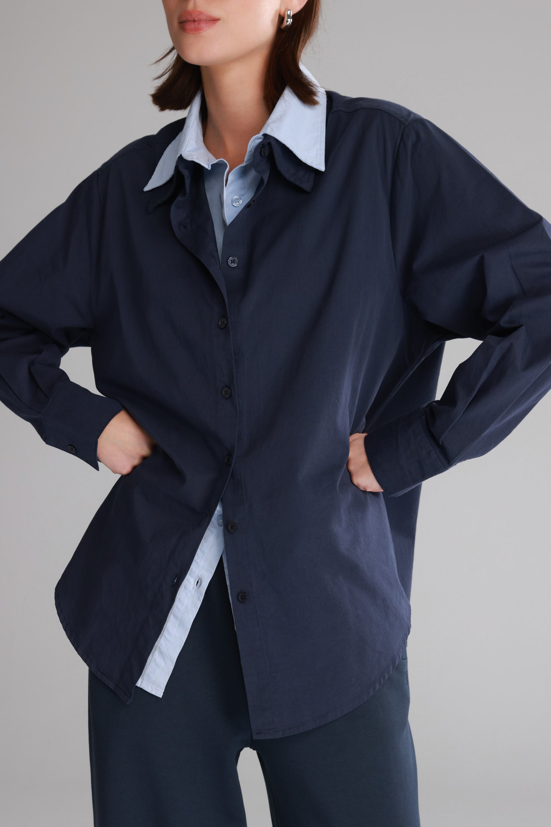 חולצת הנרי מכופתרת נייבי