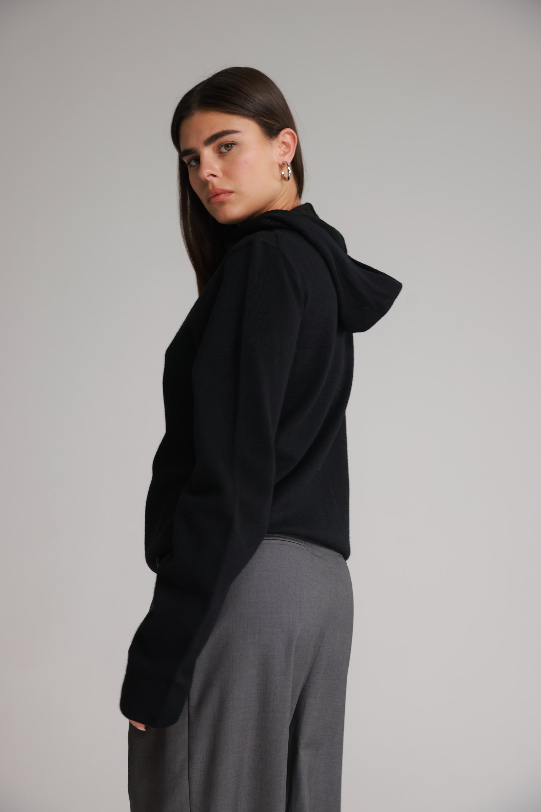 סוודר אירה שחור