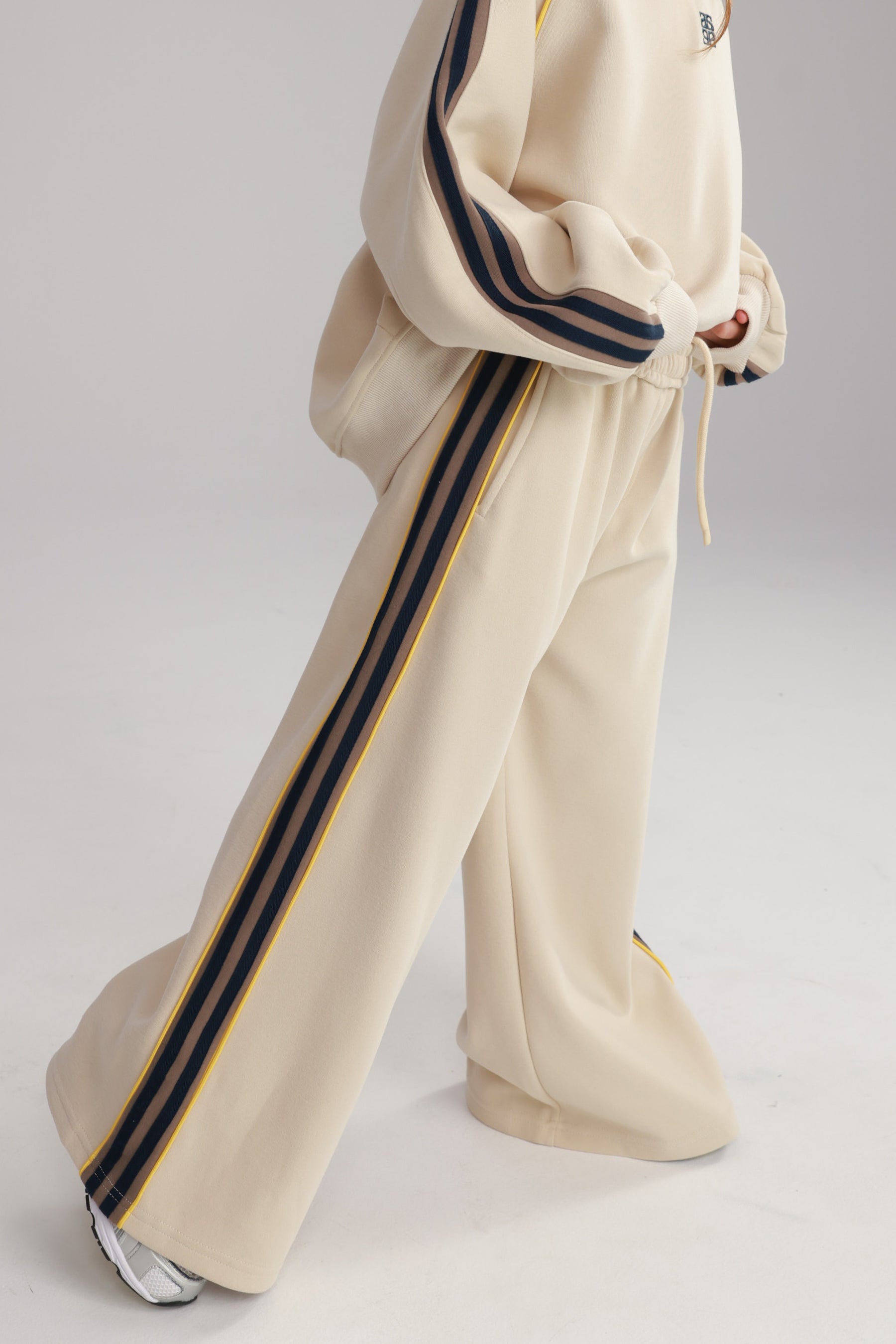 חליפת סרינה בז'