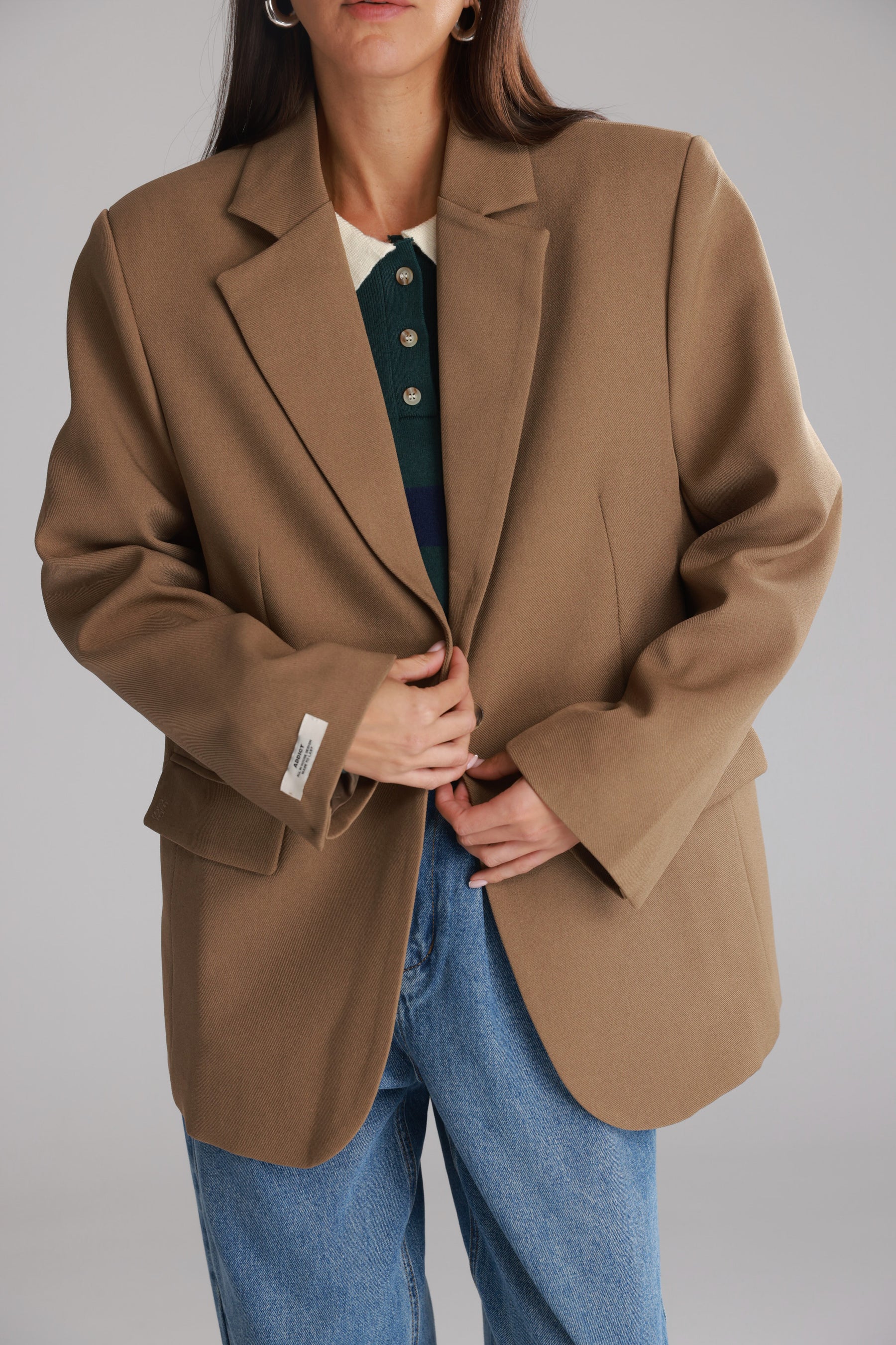 בלייזר סוזאן חאקי