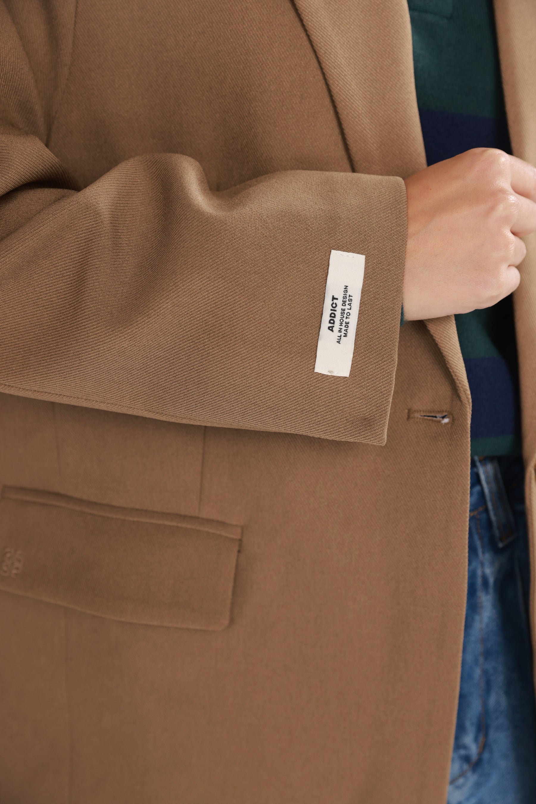 בלייזר סוזאן חאקי