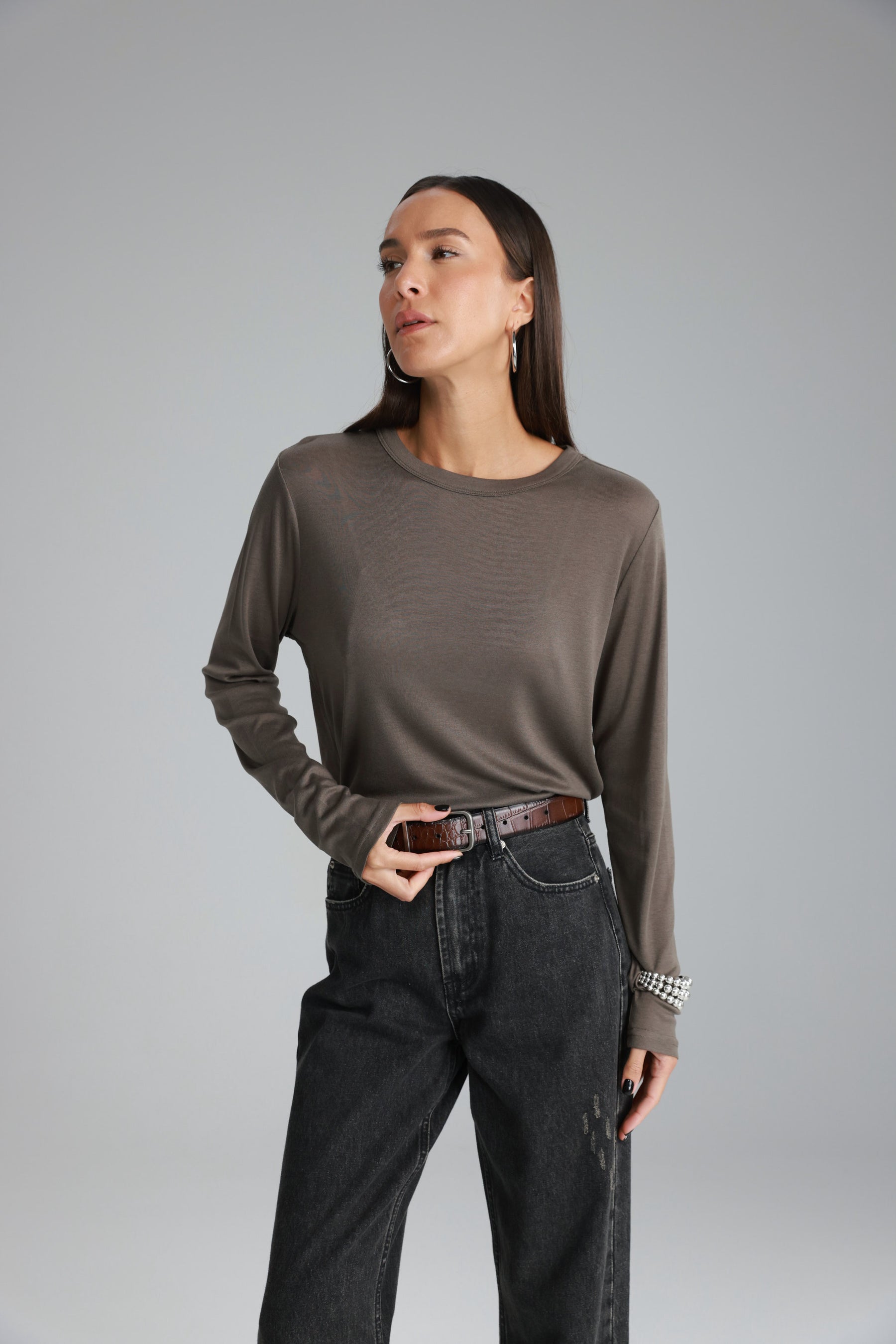 חולצת ניקי אפור כהה