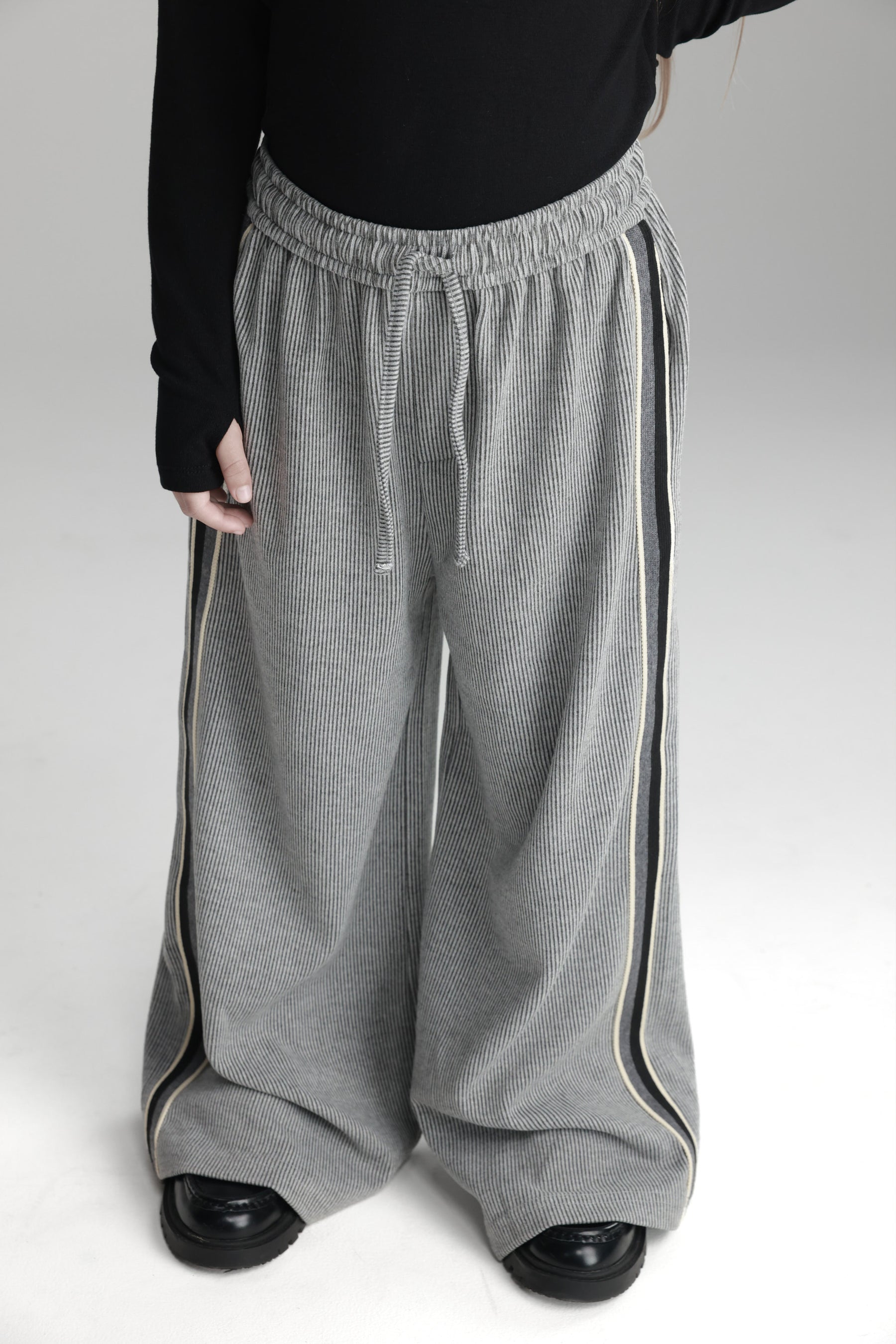 מכנסי טניה אפורים