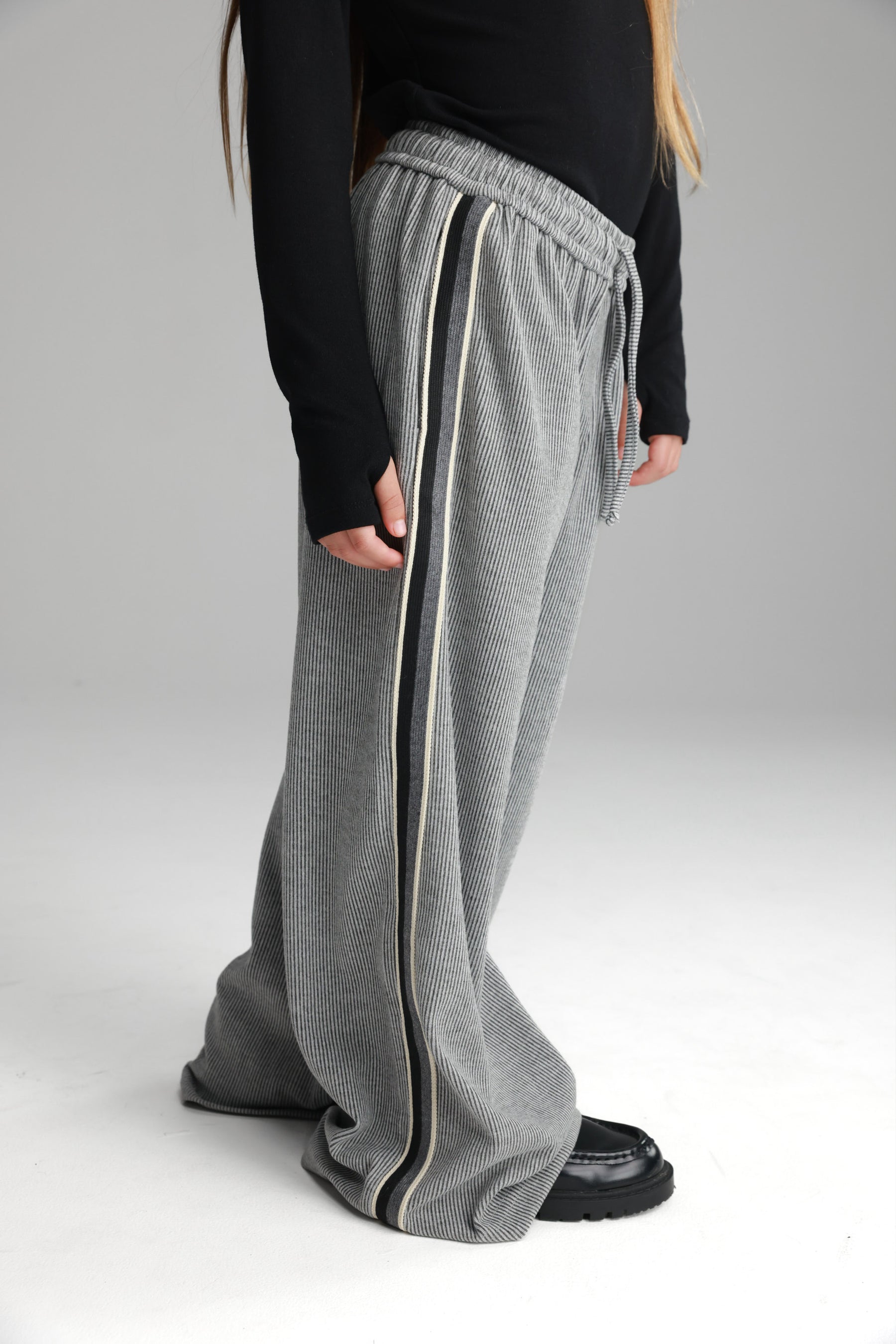 מכנסי טניה אפורים