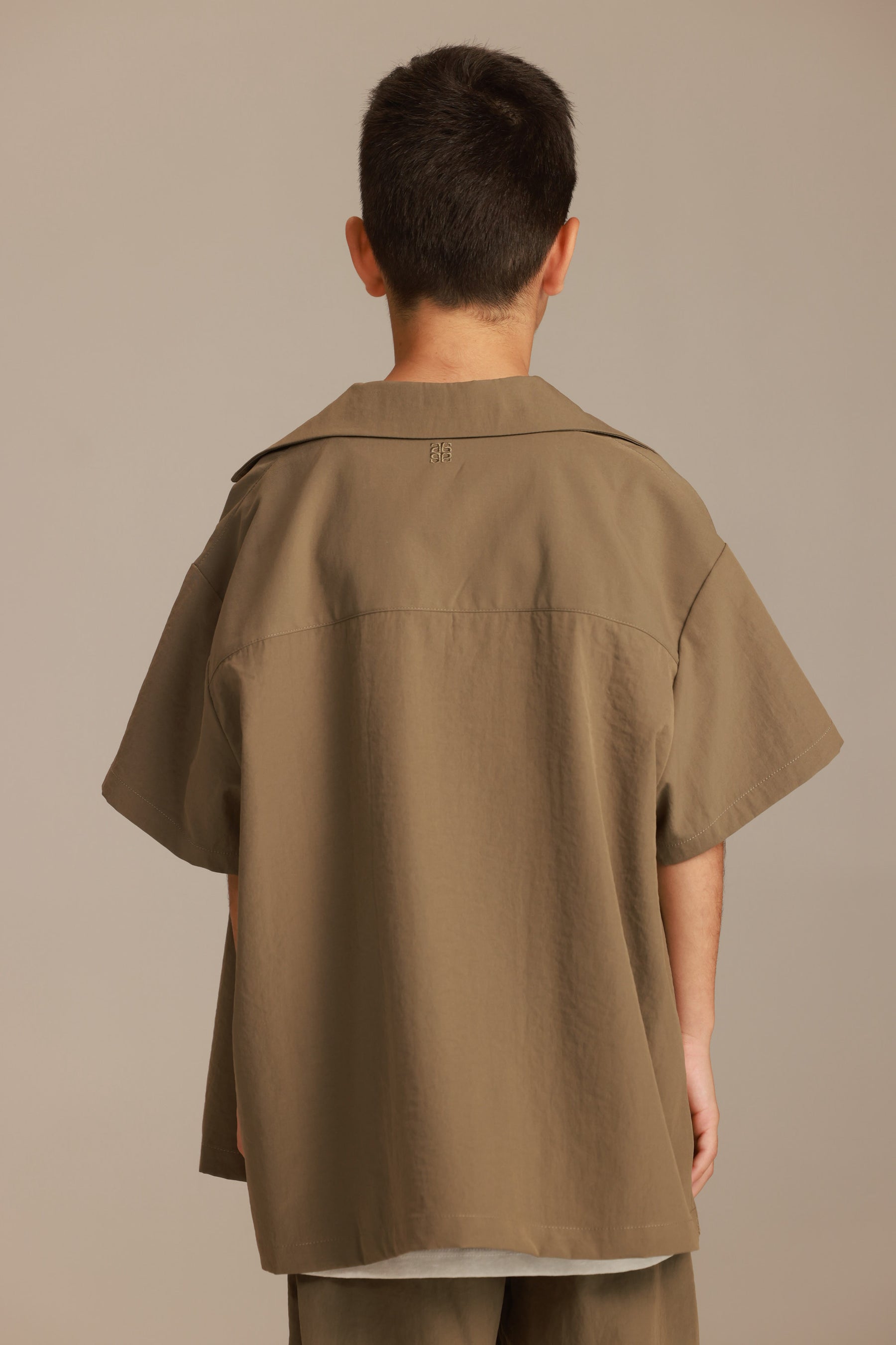 חליפת ג'וזי חאקי