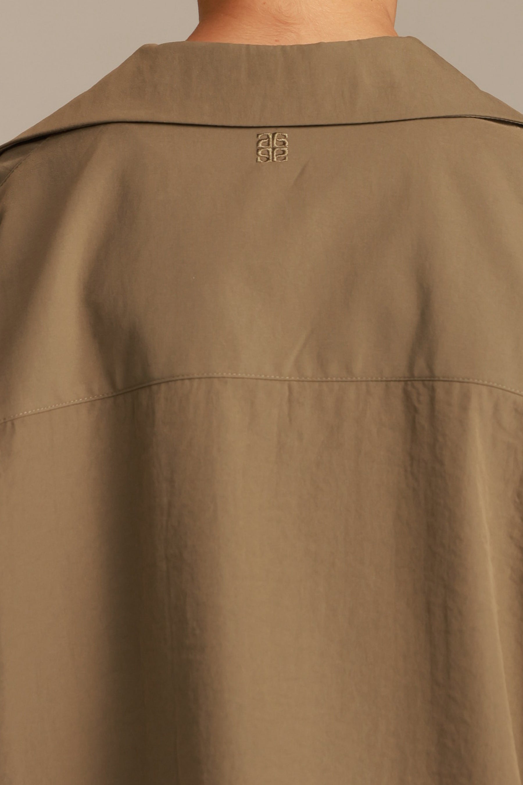 חליפת ג'וזי חאקי