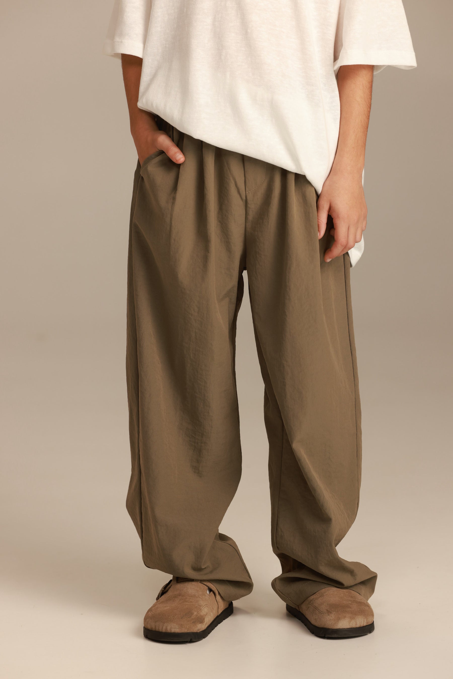 חליפת ג'וזי חאקי