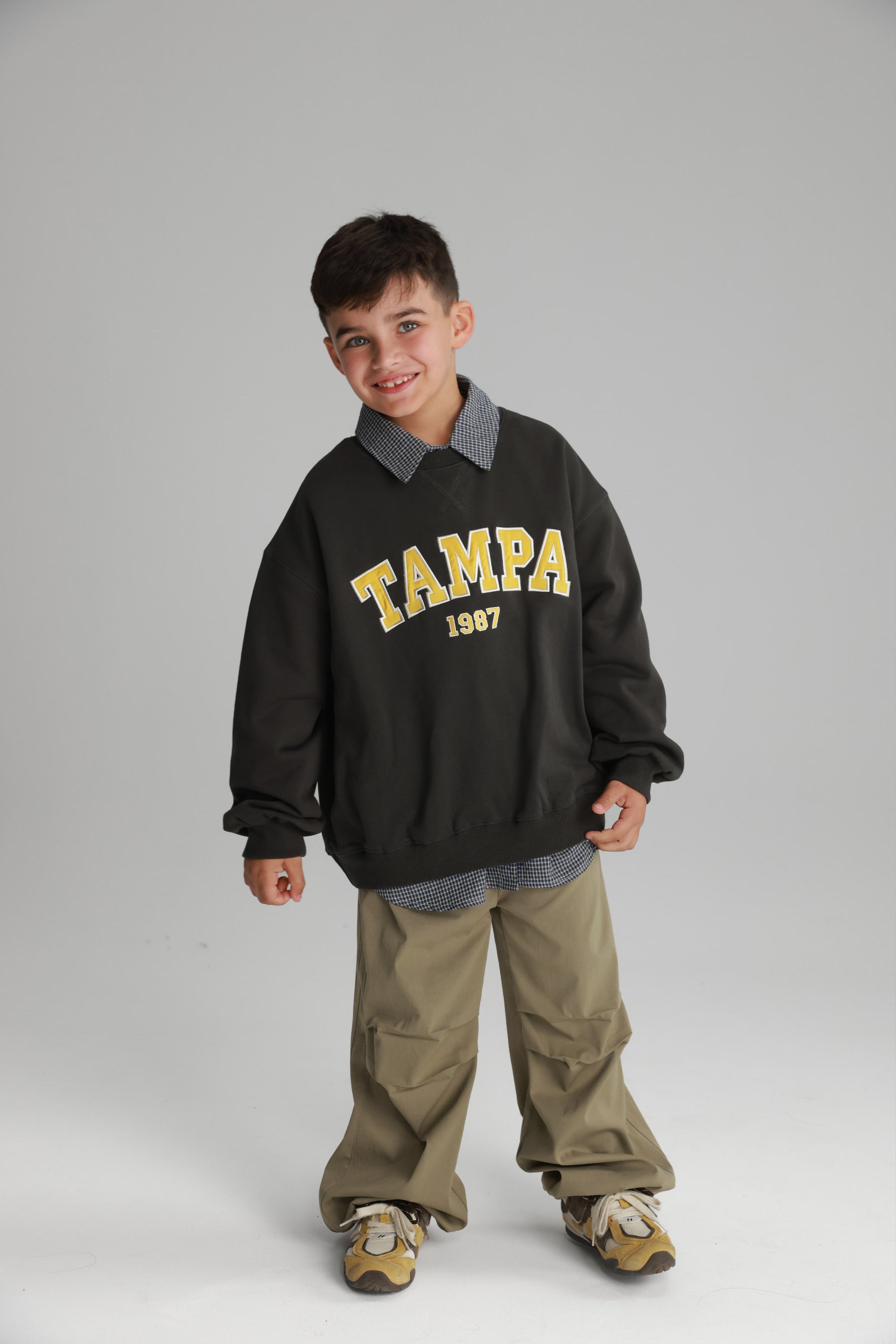 מכנסי אנה חאקי