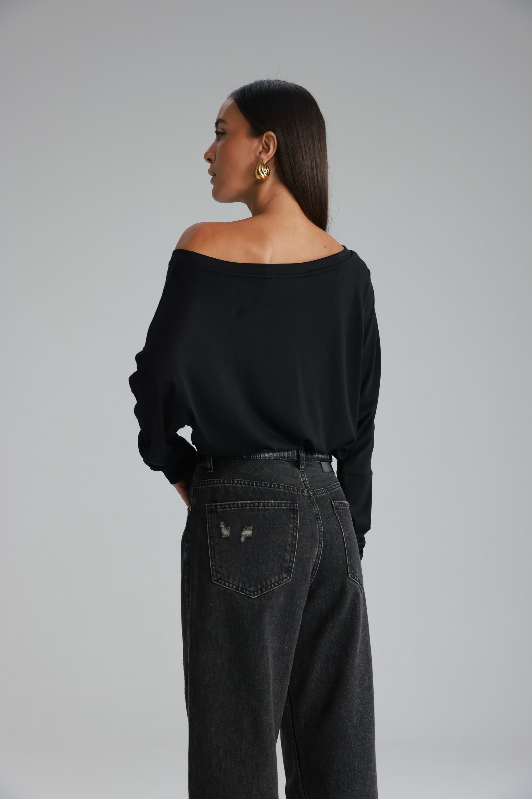 חולצת סלינה שחורה