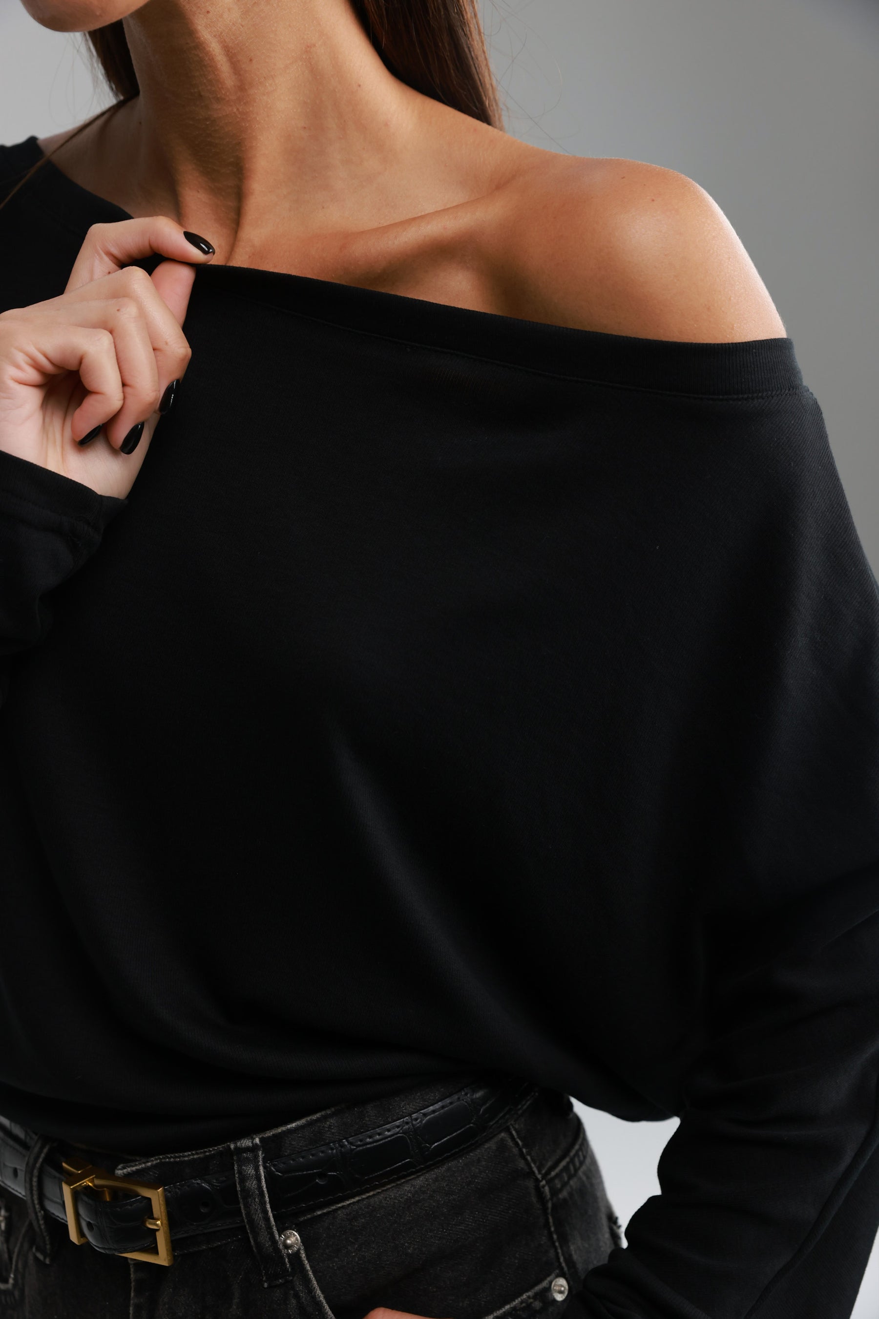 חולצת סלינה שחורה