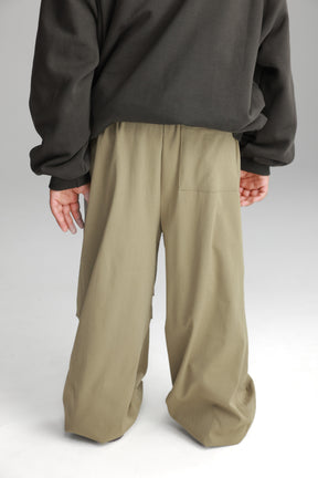 מכנסי אנה חאקי